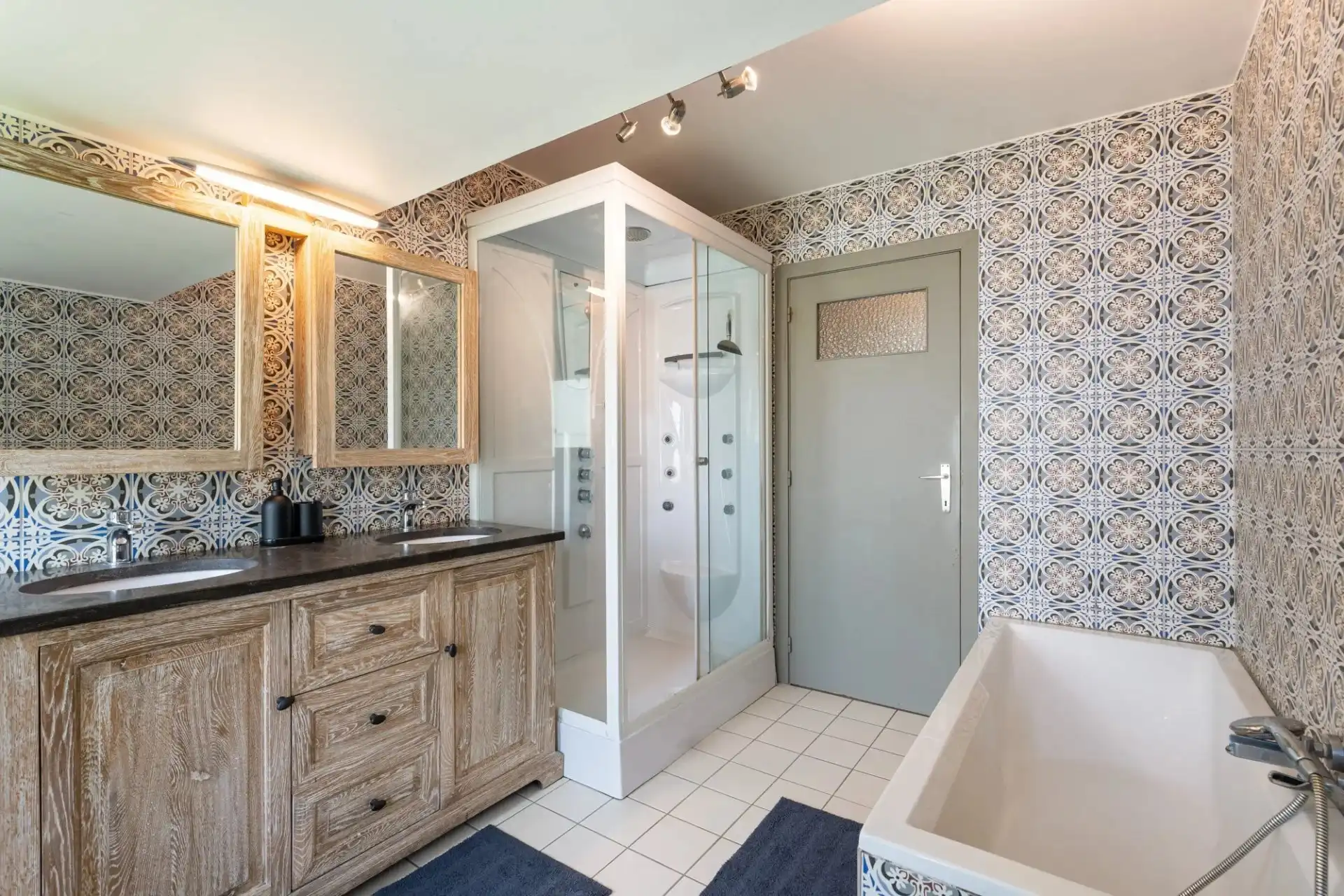 Vernieuwde gezinswoning met tuin en dubbele garage te Herk-de-Stad foto 7