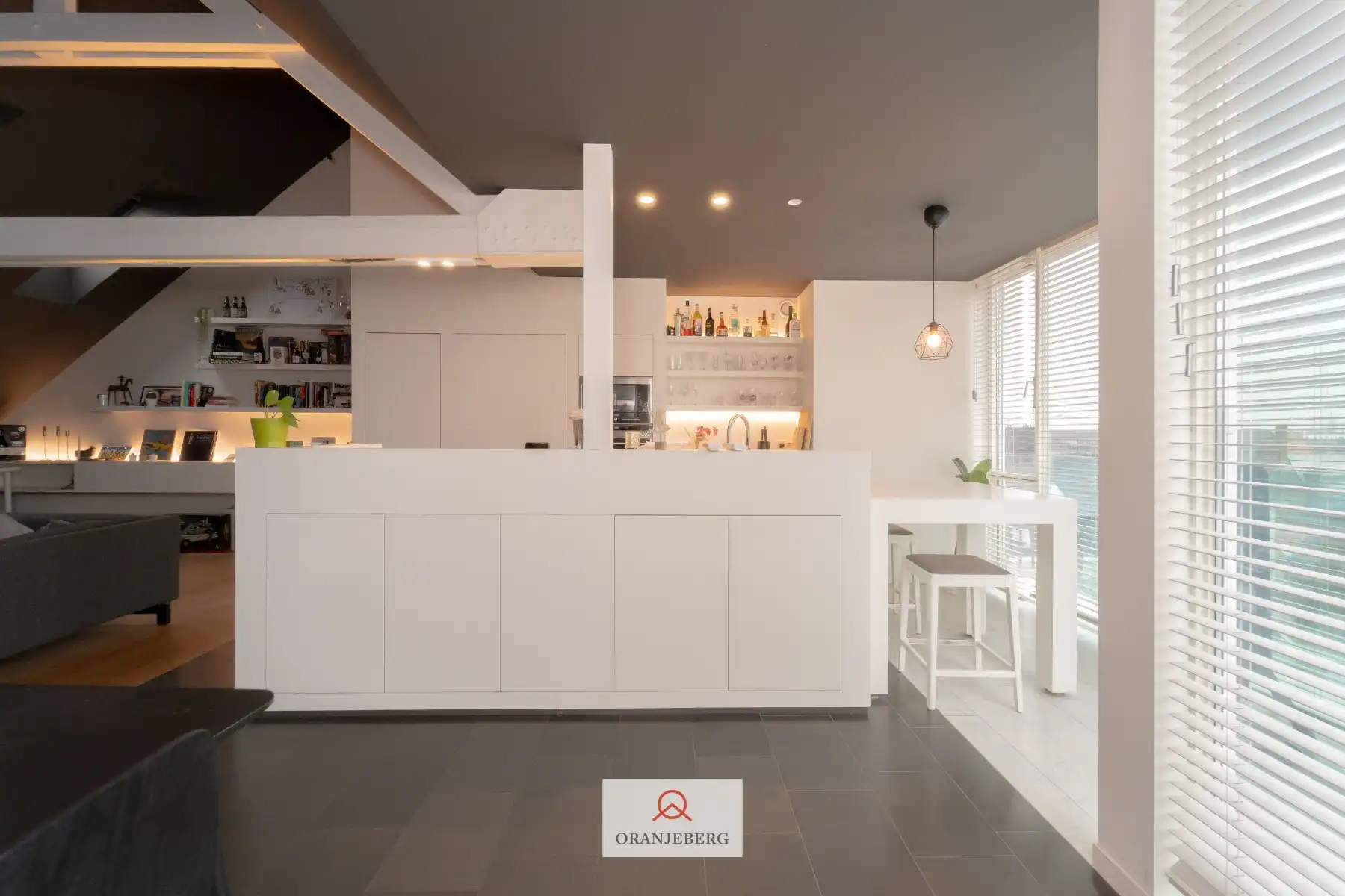 Zalige exclusieve penthouse met zuidgericht terras en uniek zicht op de torens! foto 17