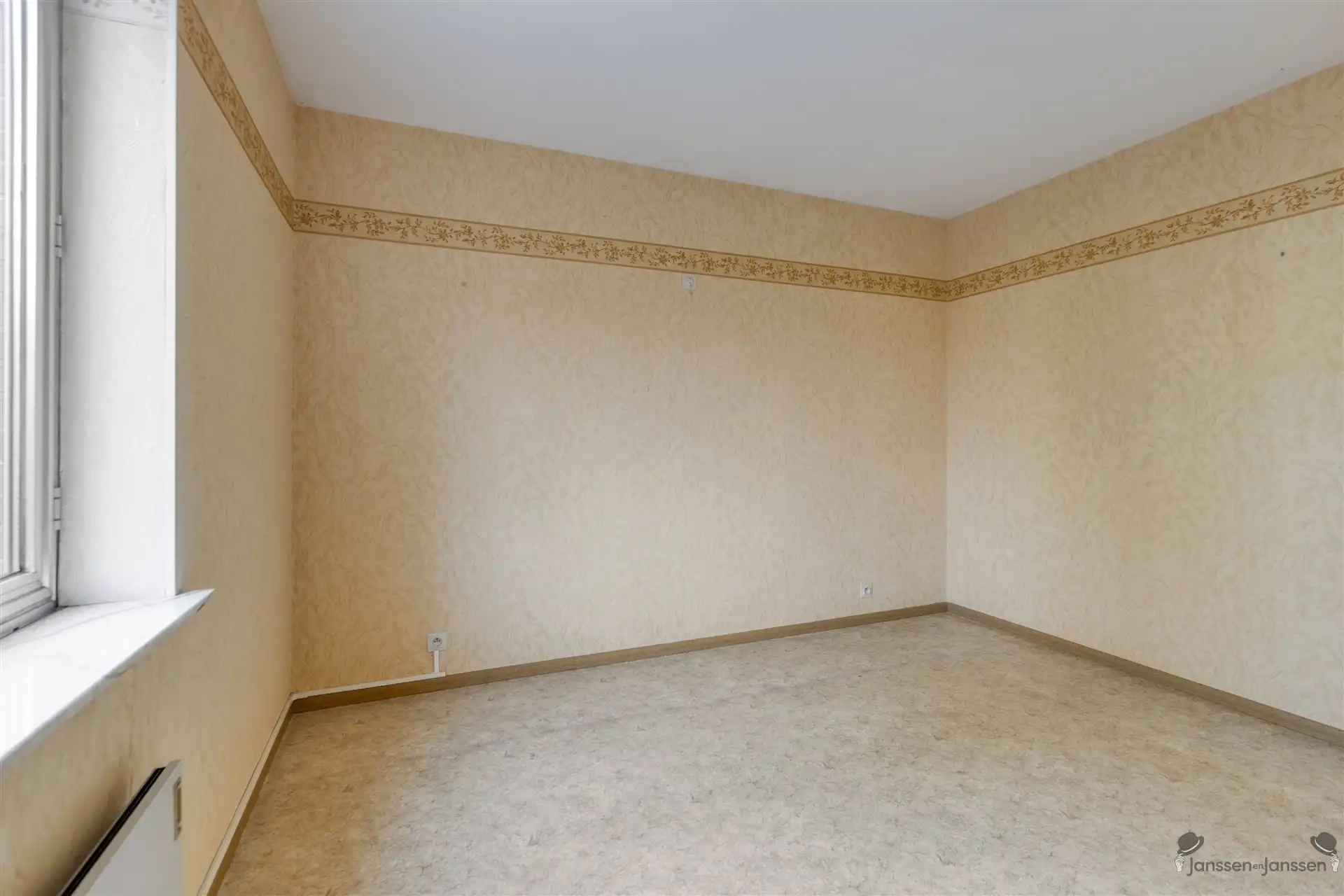 Lichtrijk 2-slaapkamerappartement met garagebox in het hart van Leopoldsburg! foto 22