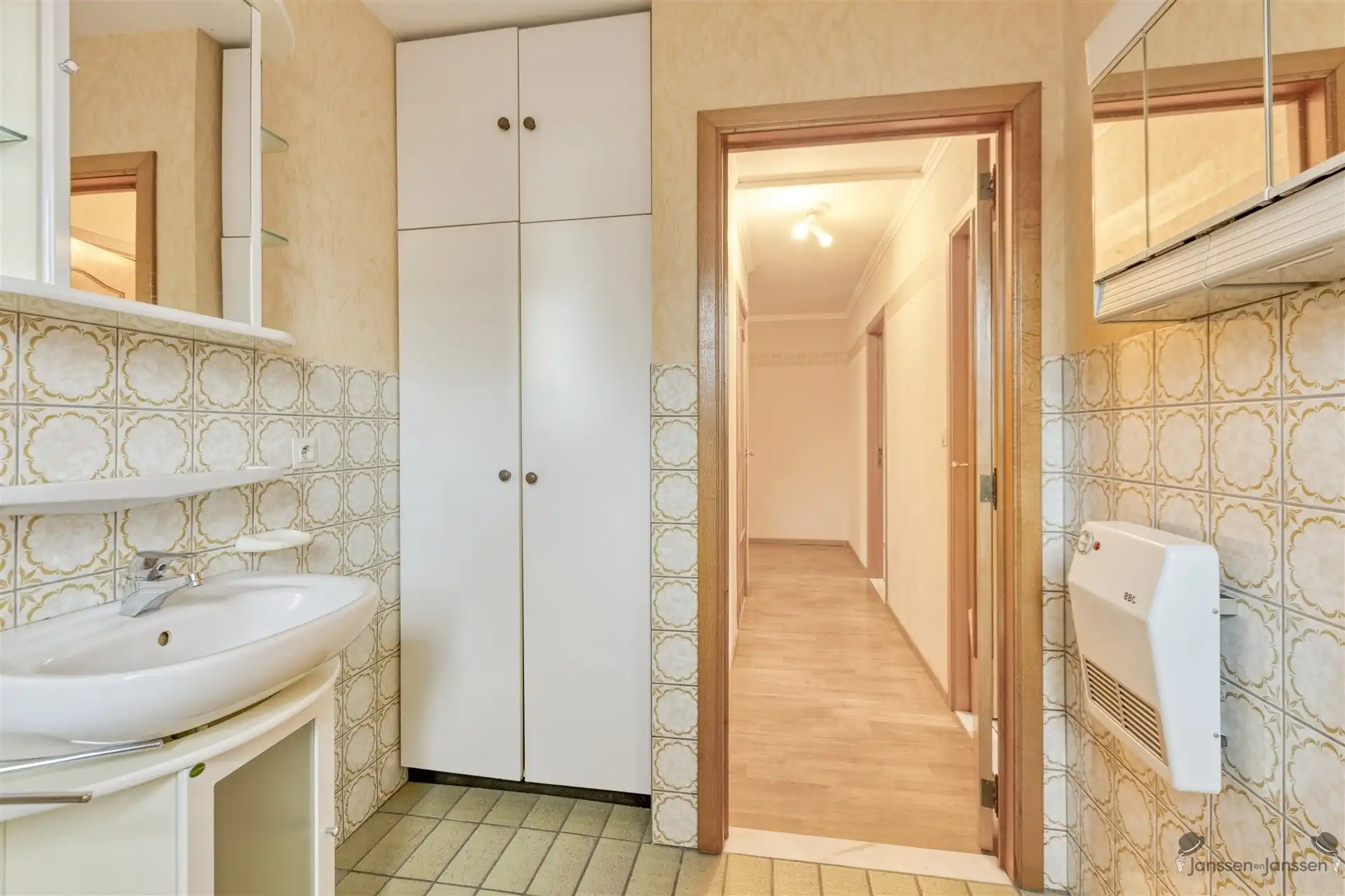 Lichtrijk 2-slaapkamerappartement met garagebox in het hart van Leopoldsburg! foto 22