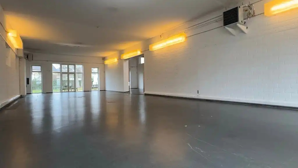 Multifunctionele ruimte te huur vlakbij R4 en E40 in Drongen foto 2