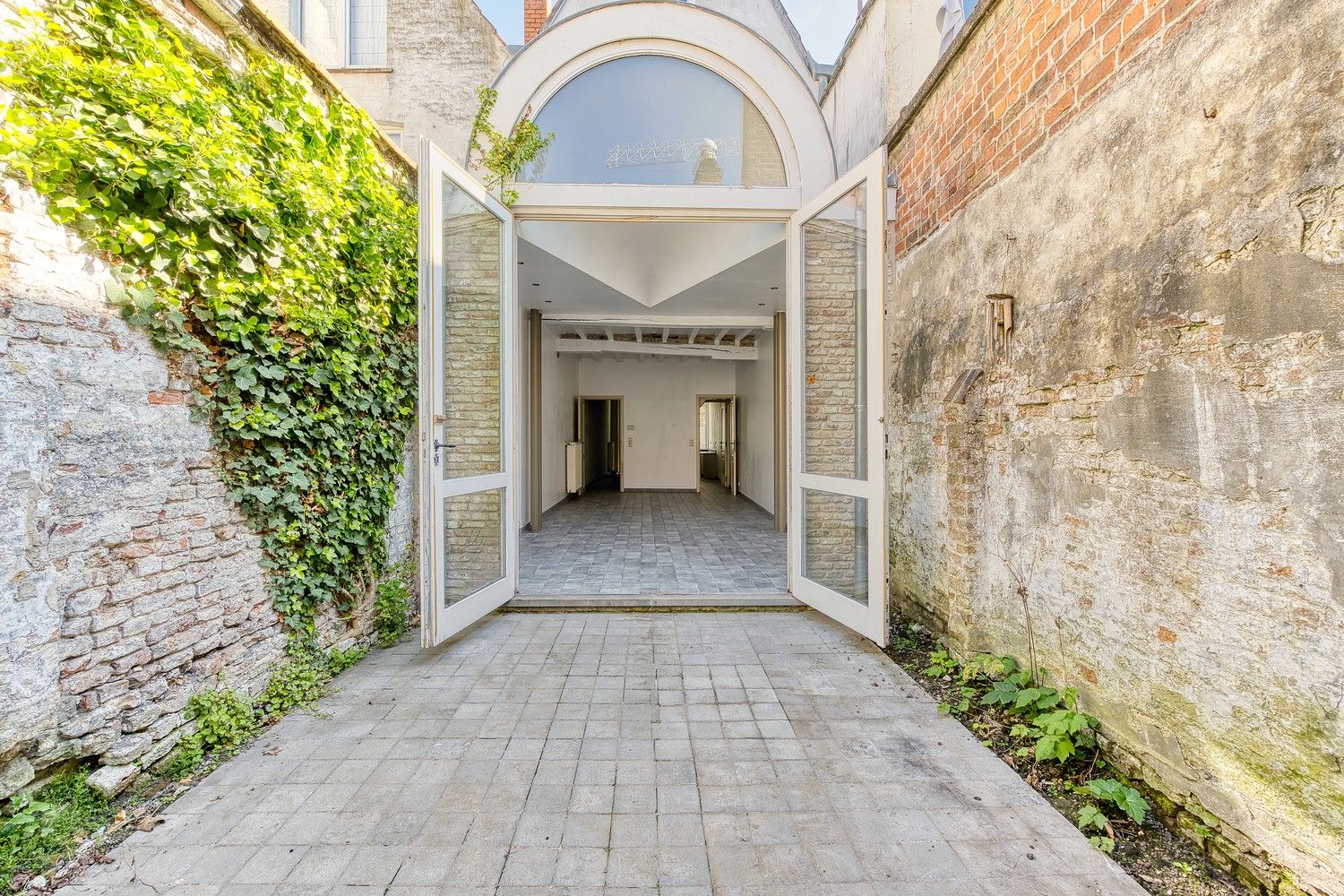 Brugge centrum Totaal gerenoveerde energiezuinige 18é eeuwse  uiterst charmante stadswoning met patio en 3 slaapkamers foto 10