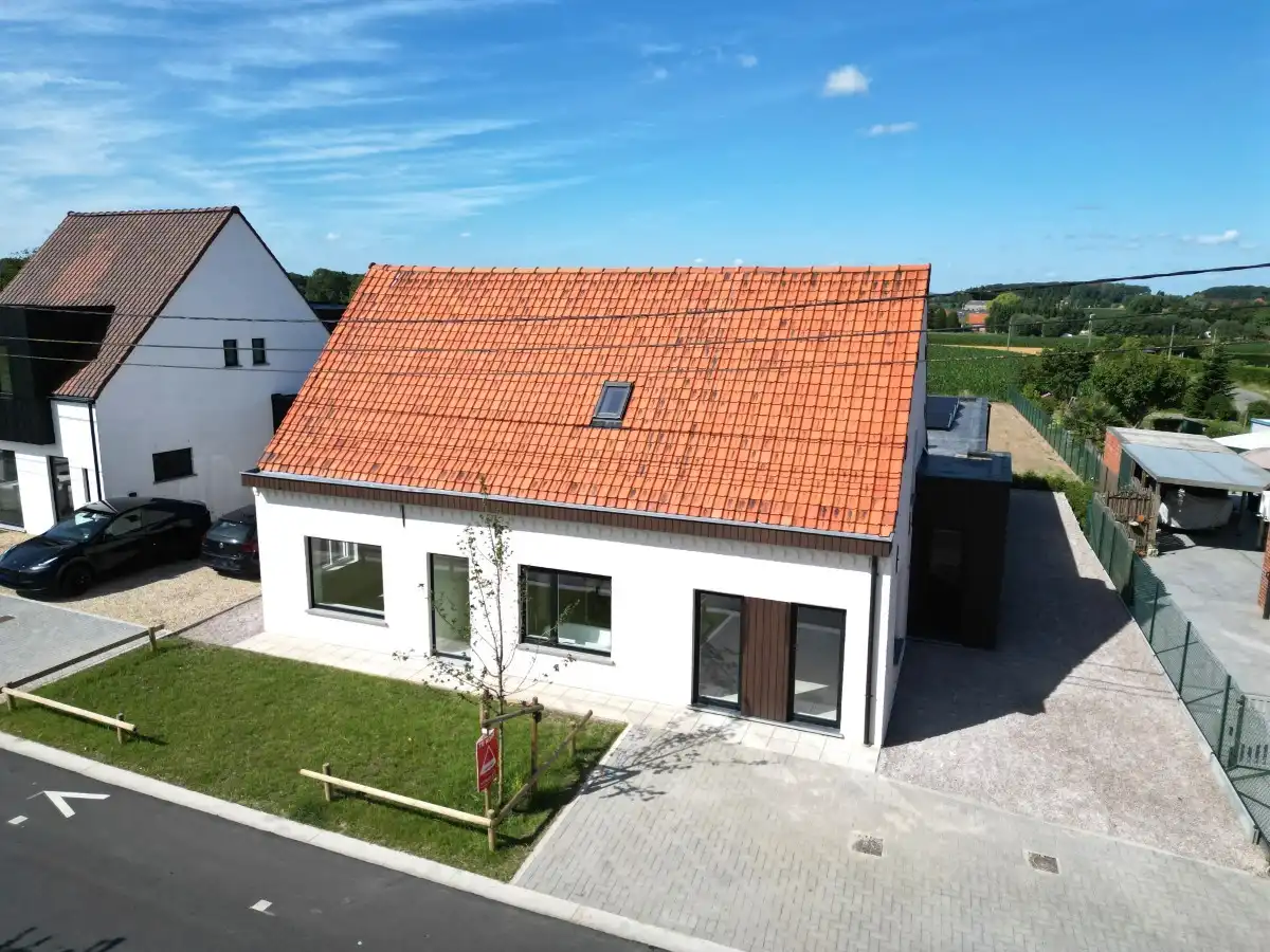 Zonnebeke – Exclusief gerenoveerde woning met landelijk uitzicht foto 2