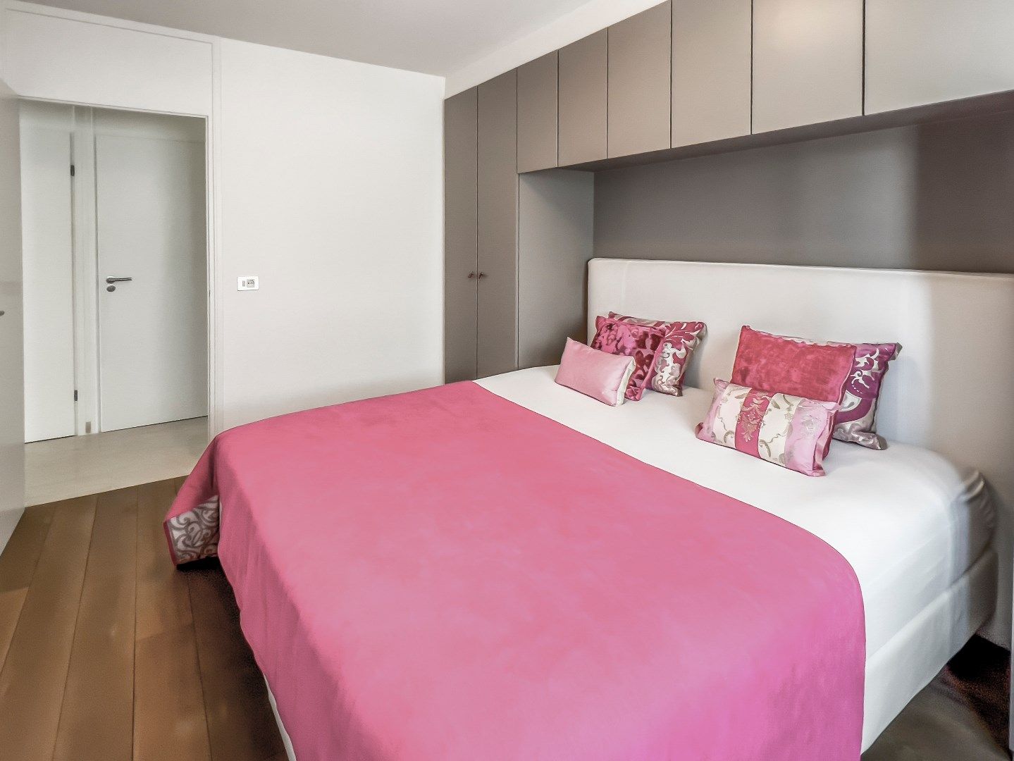 Gemeubeld hoekappartement (westkant) gelegen op de Zeedijk vlakbij het Albertplein en Driehoeksplein. Inclusief inpandige parking foto 11