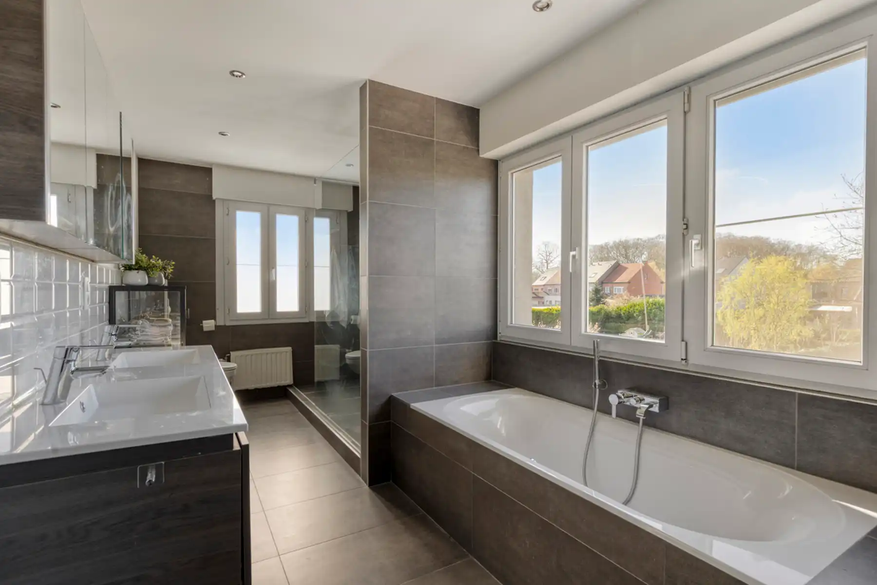 IN OPTIE - Elegante gezinswoning mét 4 slaapkamers in Lippelo. foto 29