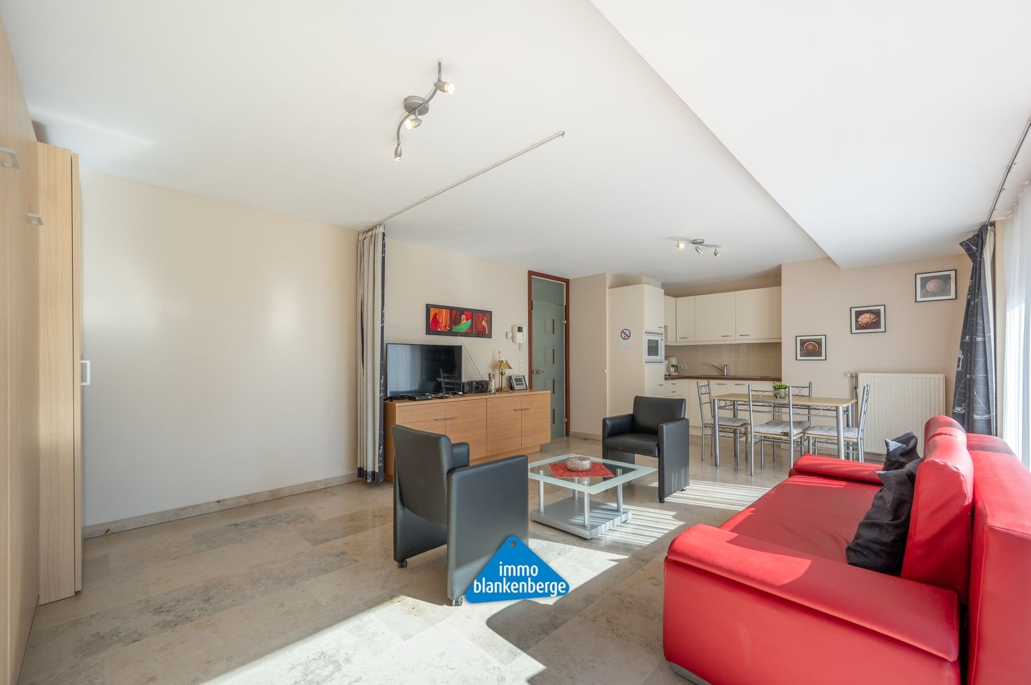 Gezellige studio met veel licht en volledige inrichting nabij centrum en zee foto 5