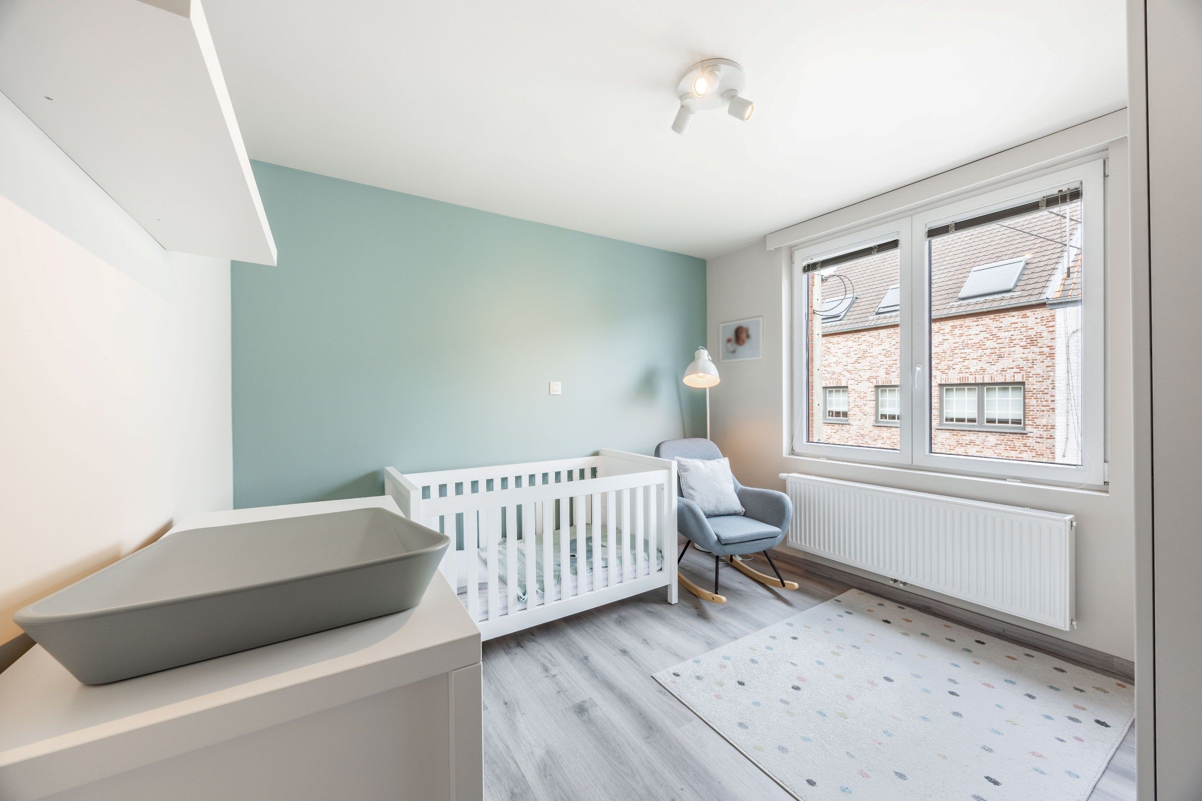 SUBLIEM GERENOVEERDE RIJWONING MET UITWEG foto 17
