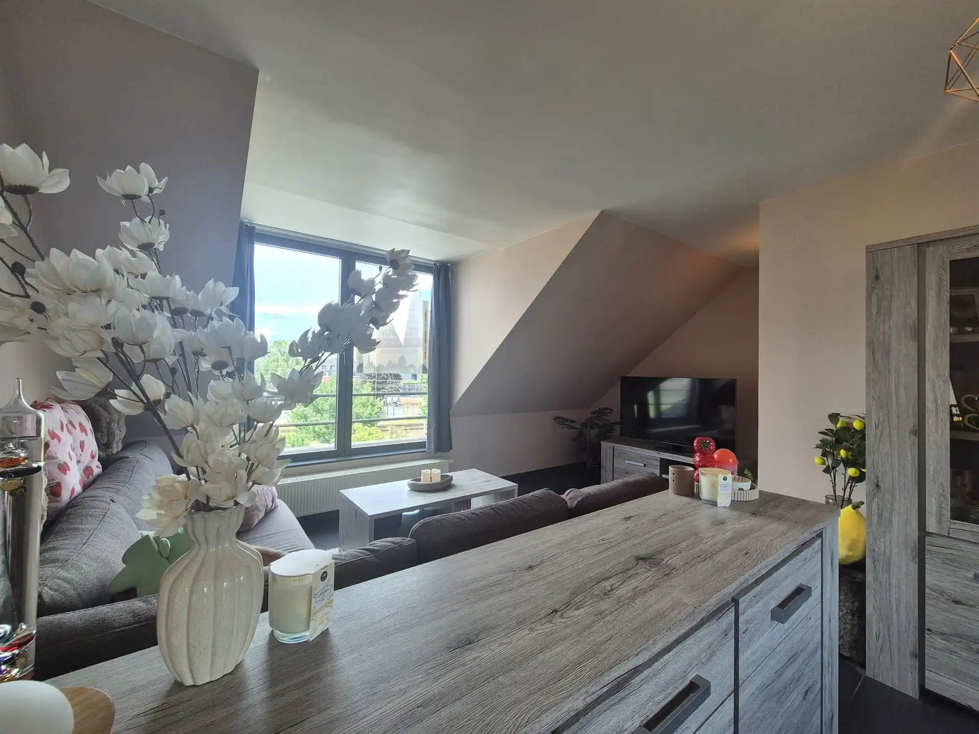 Zeer mooi en comfortabel appartement gelegen op tweede verdieping rechts van de residentie. foto 5