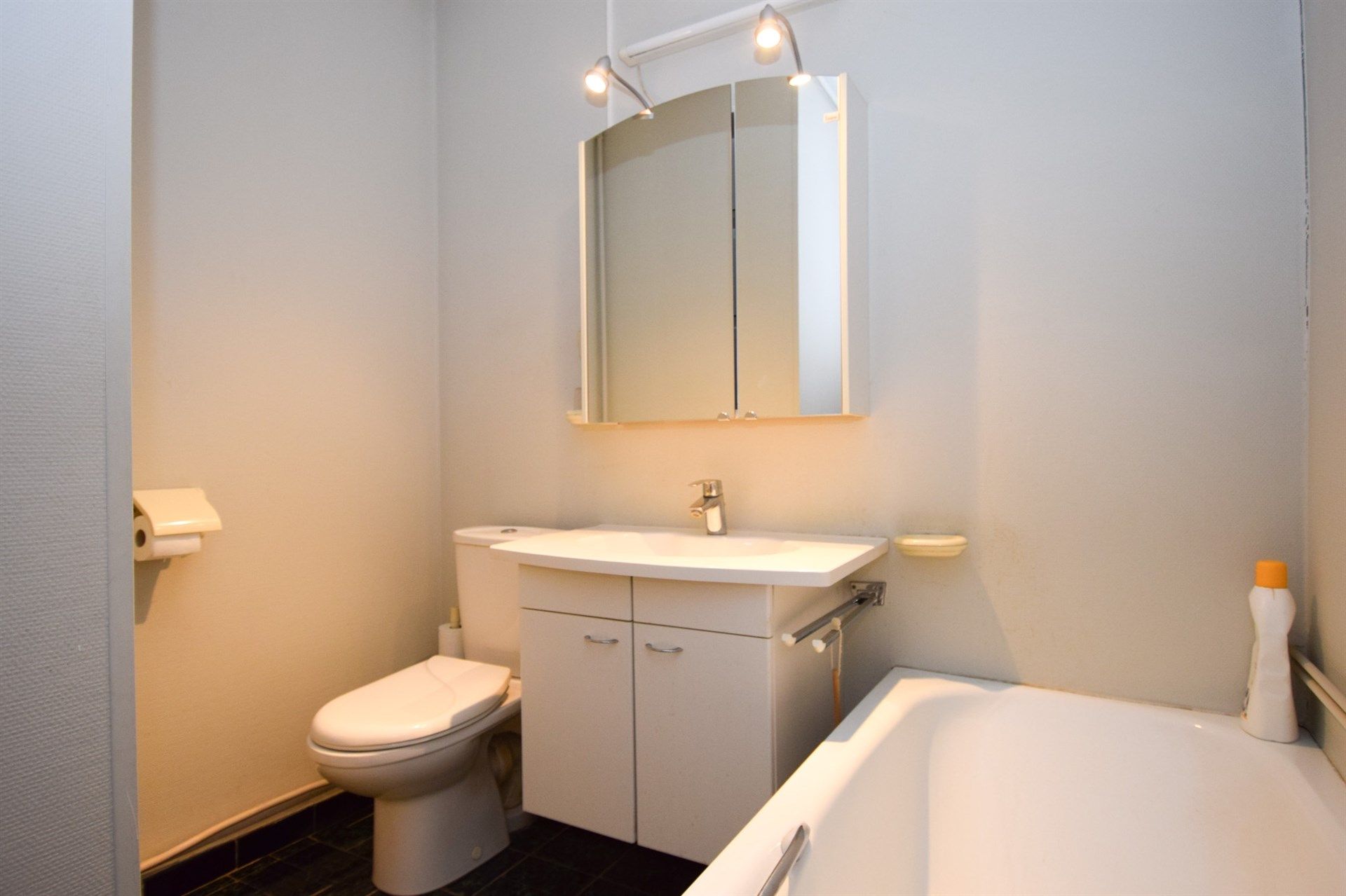 Te renoveren woning met 2 slaapkamers nabij het centrum van Sint-Gillis-Waas (686m²) foto 9
