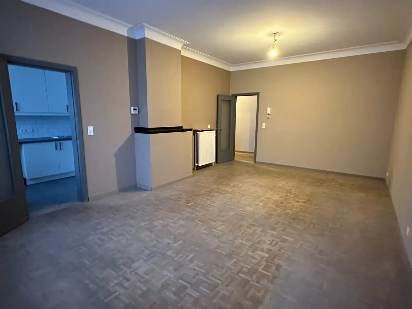 Gelijkvloersppartement met 3 slpk, dubbele garage, tuin en ruime kelder (120 m²) foto 3
