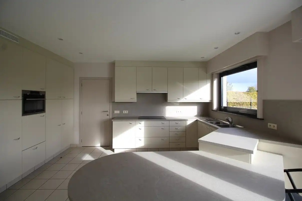 Zeer ruime villa met 3 slaapkamers te huur! foto 6