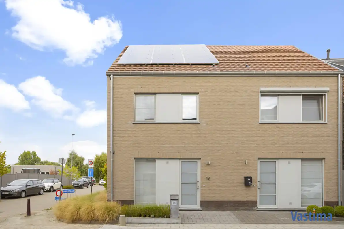 Rustig gelegen gezinswoning met 3 slaapkamers en carport foto 2