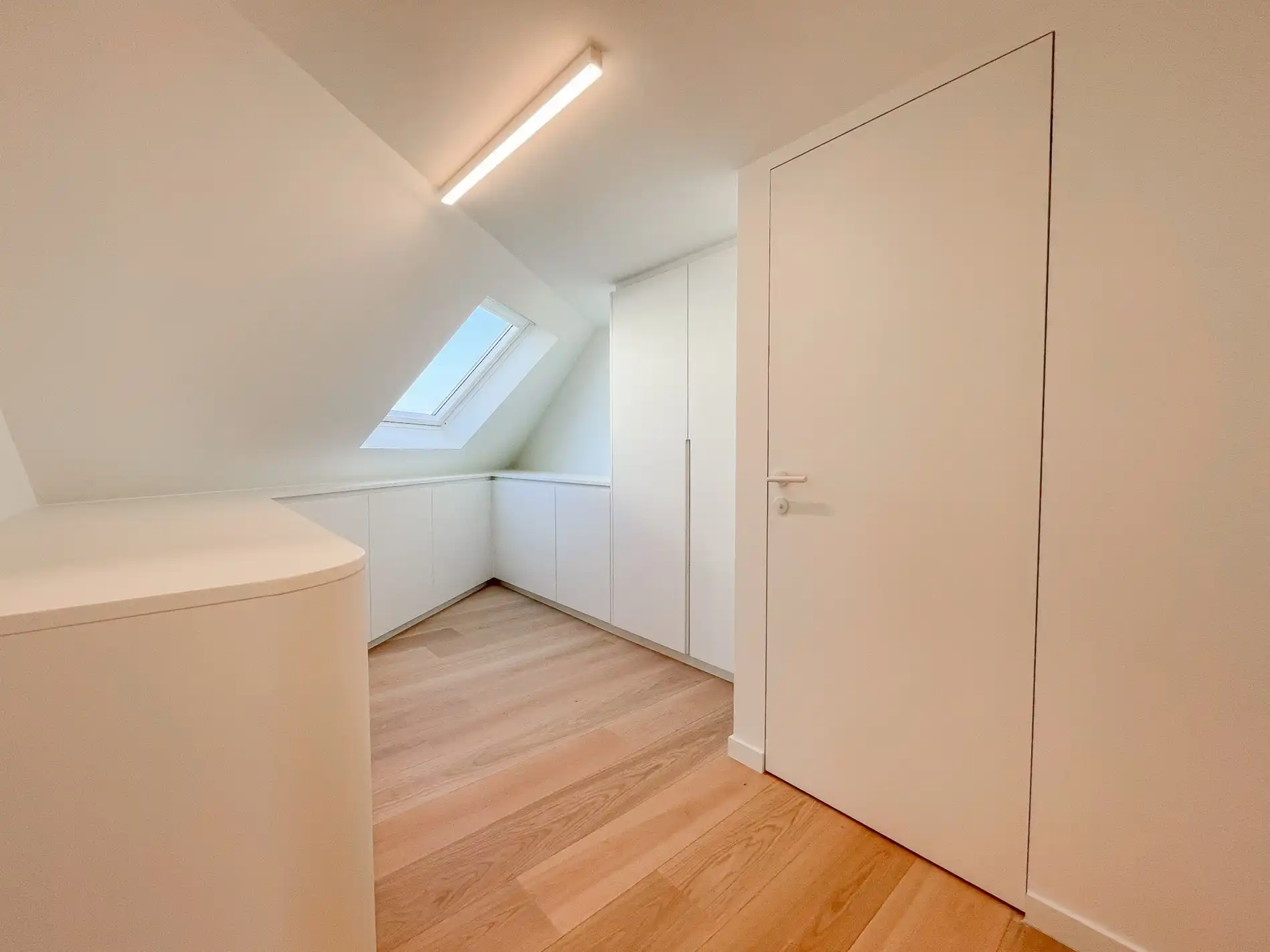 Exclusieve villa: Uitzonderlijk volledig gerenoveerde villa met frontaal zeezicht. foto 45