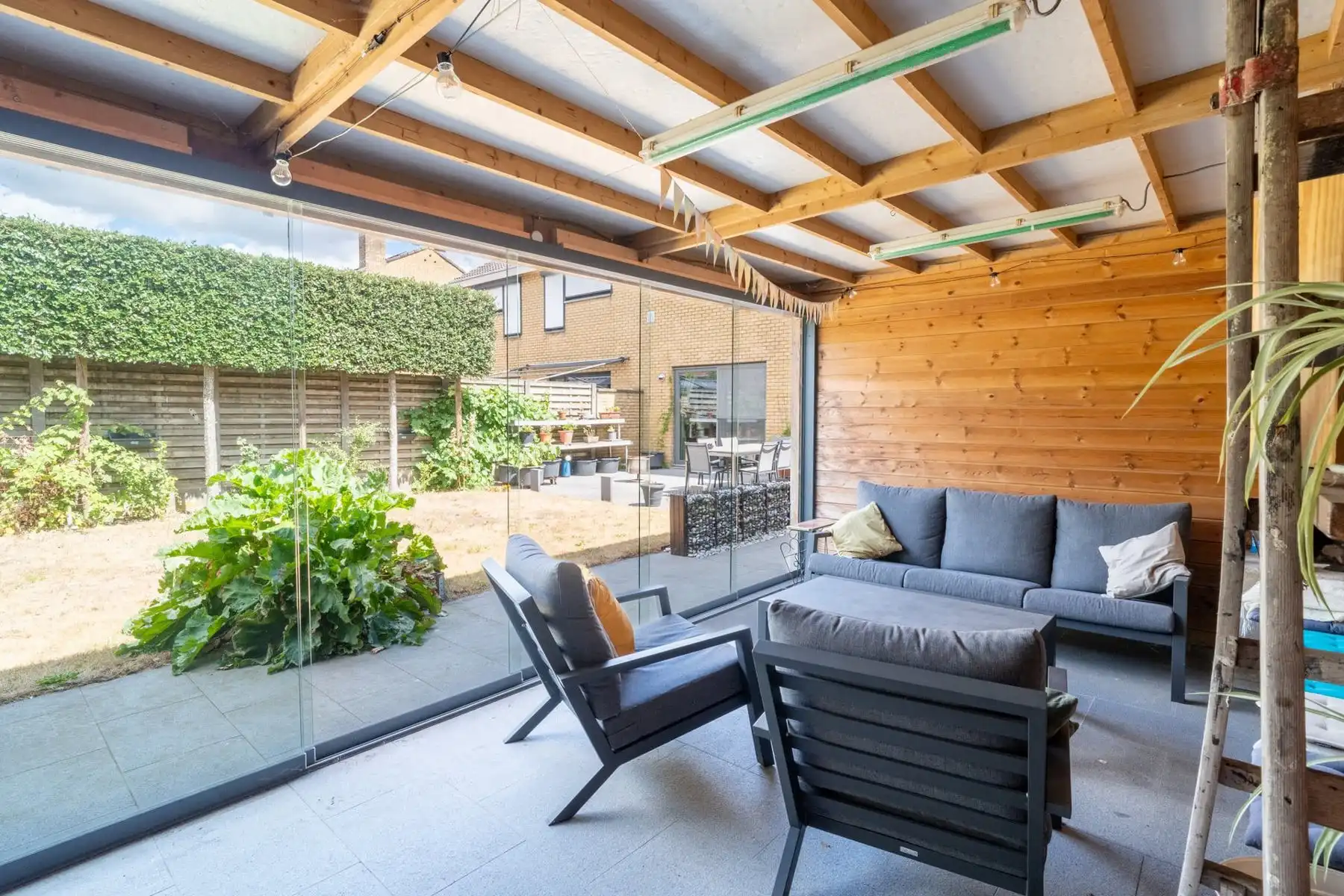 Goed onderhouden gezinswoning op een rustige ligging met zonnig terras en tuin foto 27