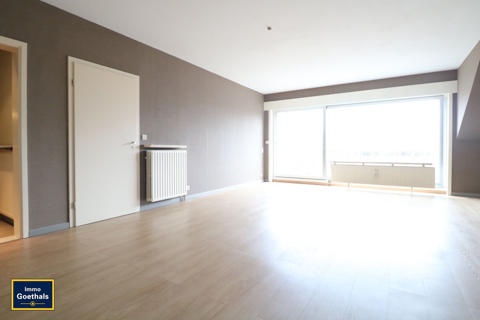 CENTRAAL GELEGEN APPARTEMENT MET GROOT TERRAS IN GARAGE. foto 5