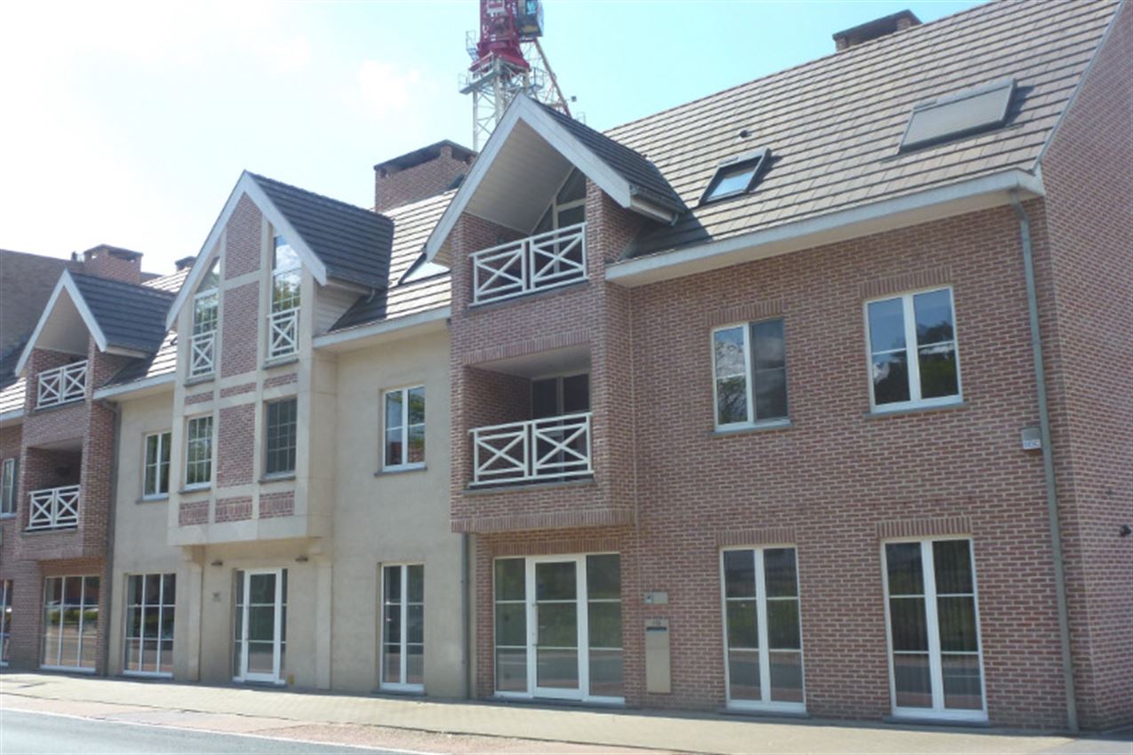 Royaal appartement met 2 slpk, magnifiek groot terras en 2 autostaanplaatsen foto {{pictureIndex}}