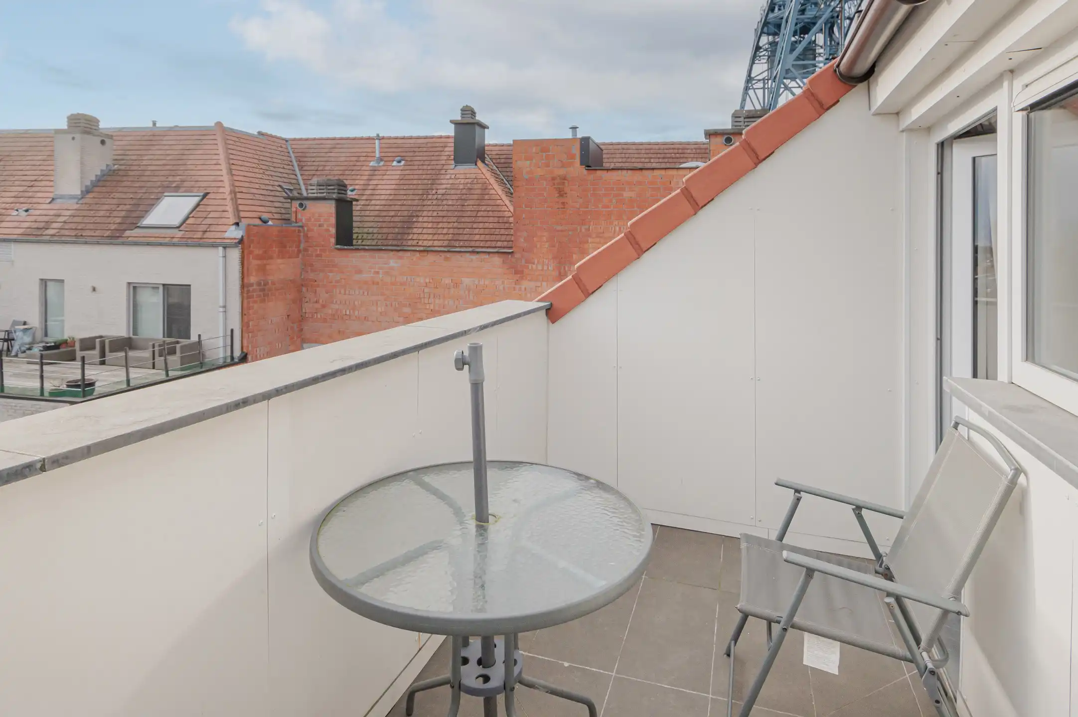 Instapklaar duplex appartement met terras in Willebroek foto 2