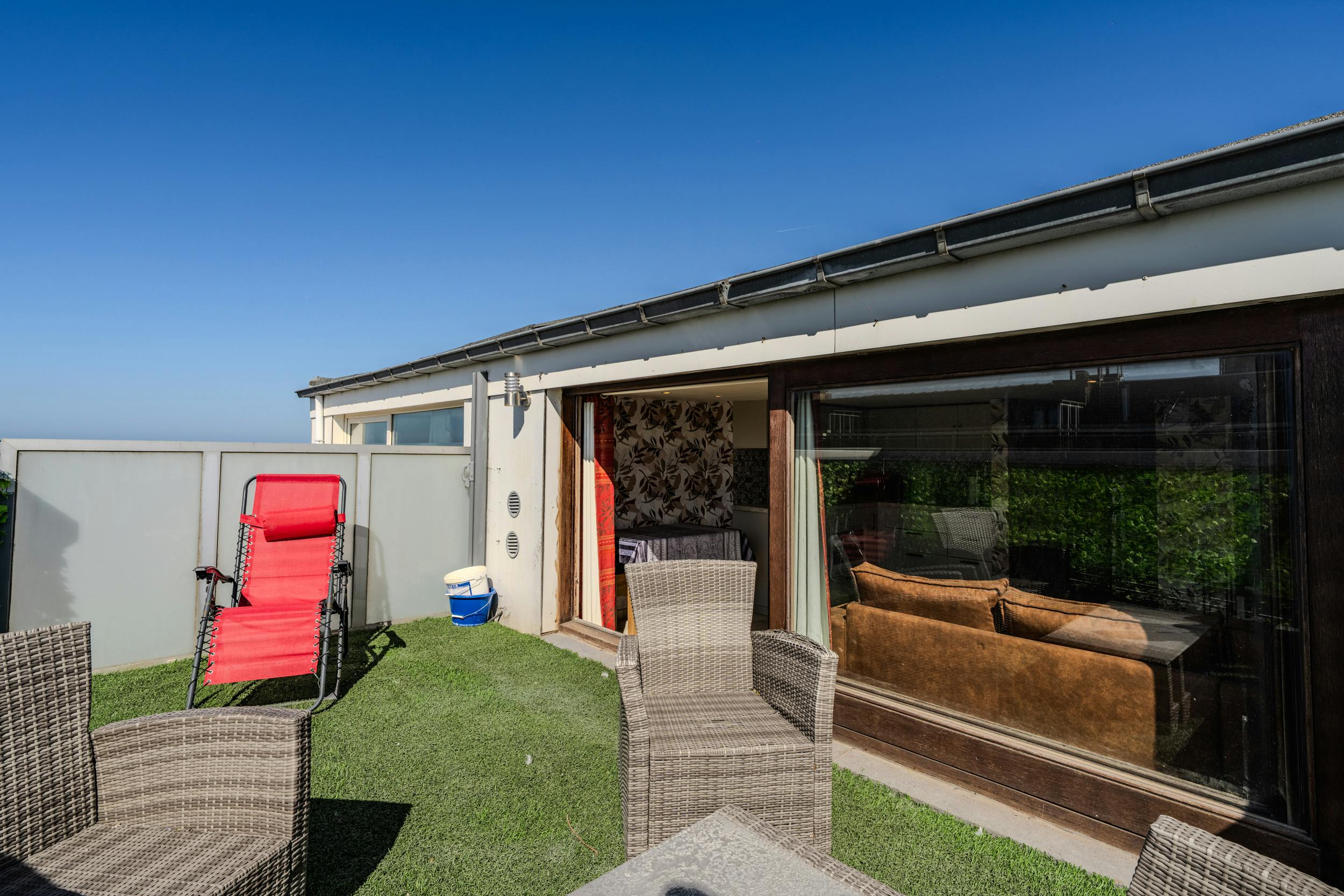 Instapklaar appartement met twee slaapkamers en zijdelings zeezicht! foto 5