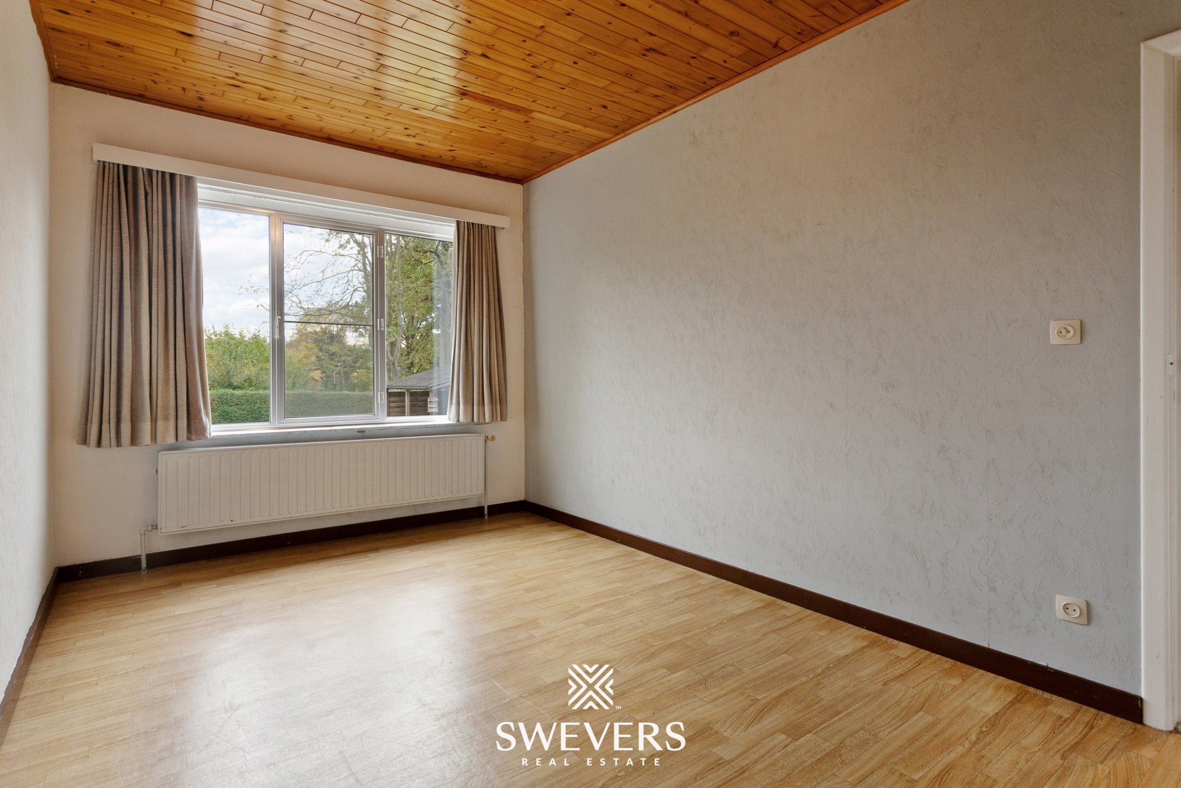 Gelijkvloerse woning met 4 slaapkamers op 8a85 te Viversel. foto 18