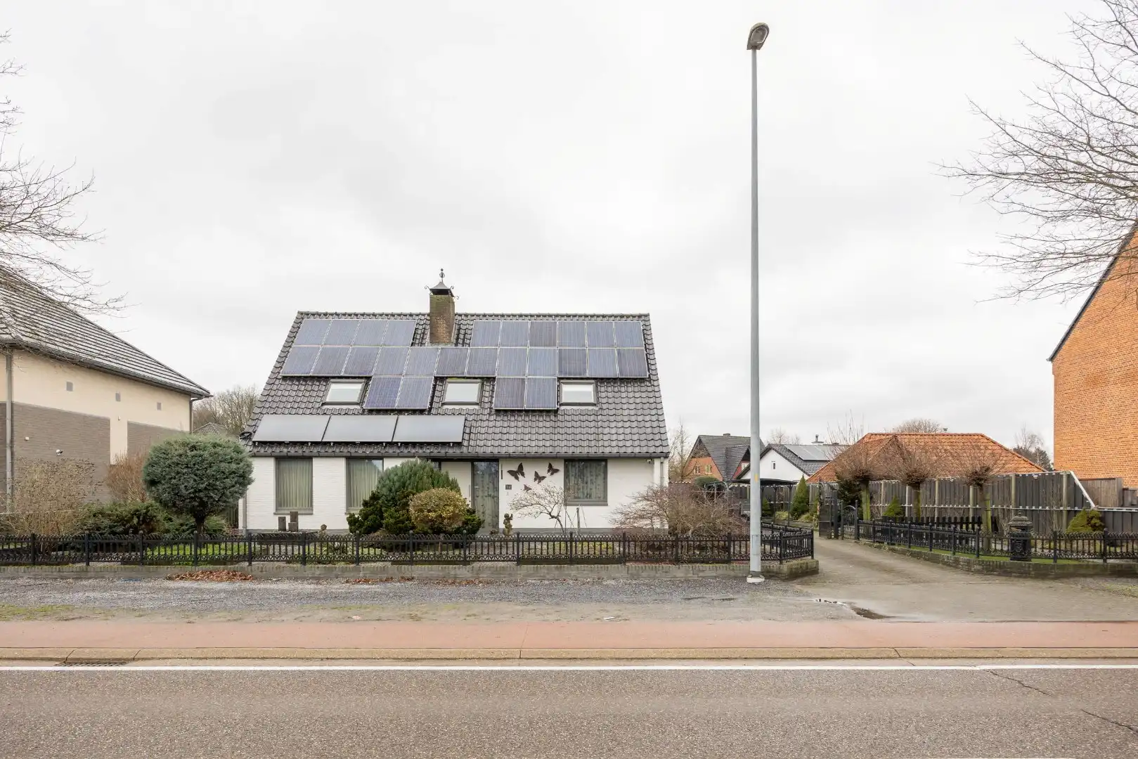 Vrijstaande en instapklare woning te koop in Pelt (SHL)! foto {{pictureIndex}}