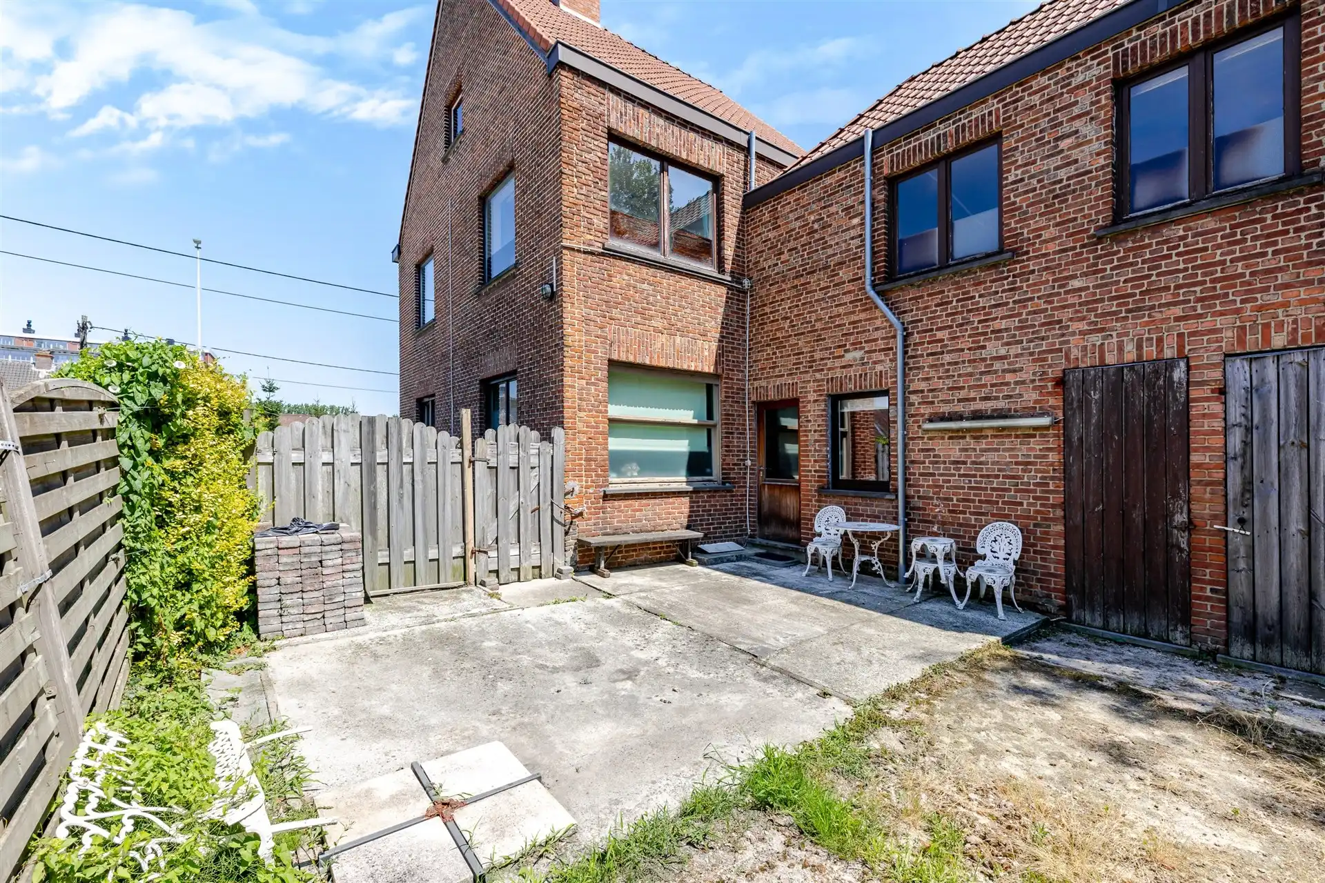 Halfopen bebouwing met mogelijkheid tot 4 slaapkamers foto 2