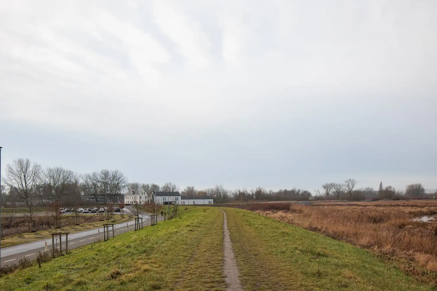 Recent en lichtrijk 2-slaapkamerappartement met garage foto 29