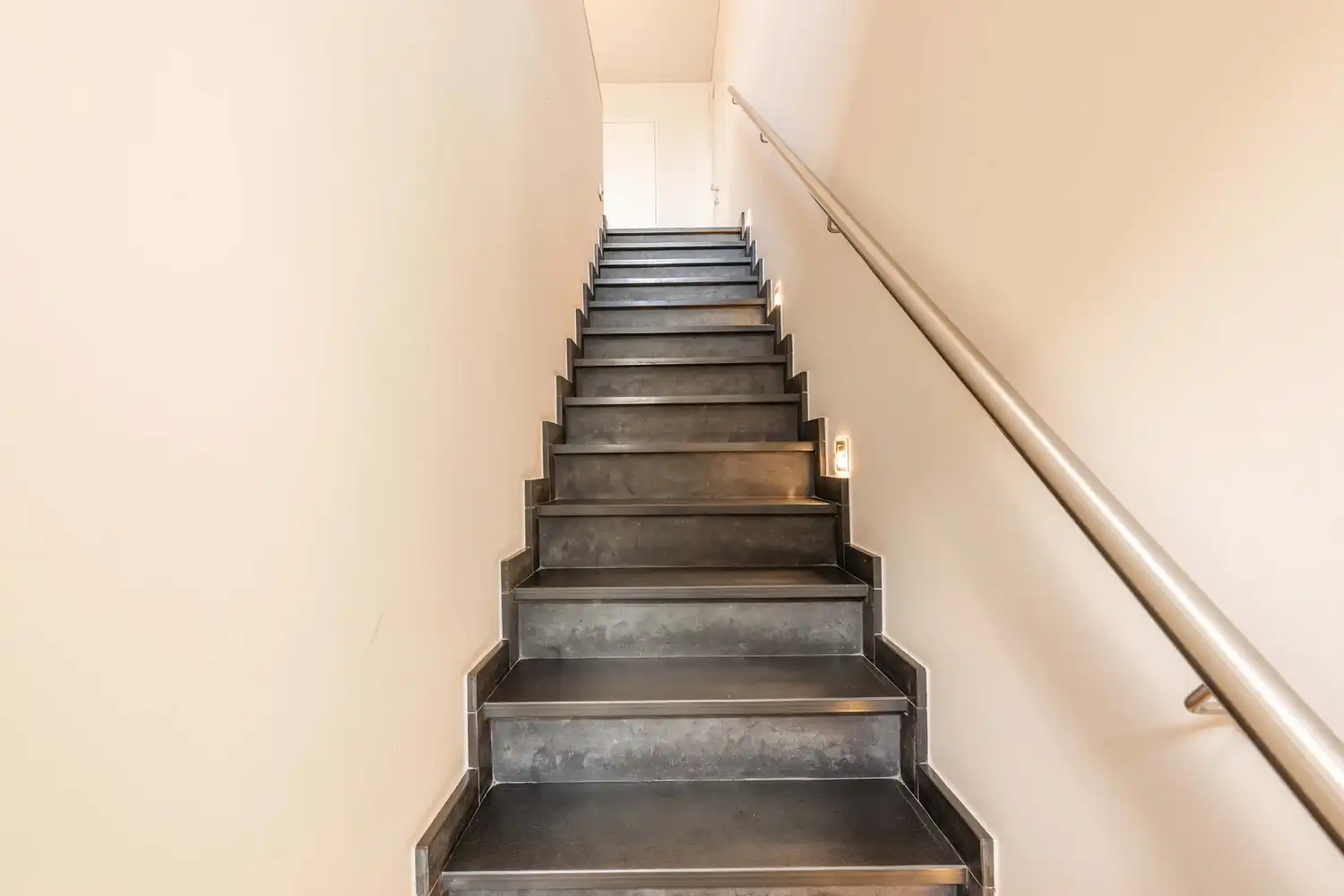 Ruime woning met praktijkruimte te Ruiselede. foto 30