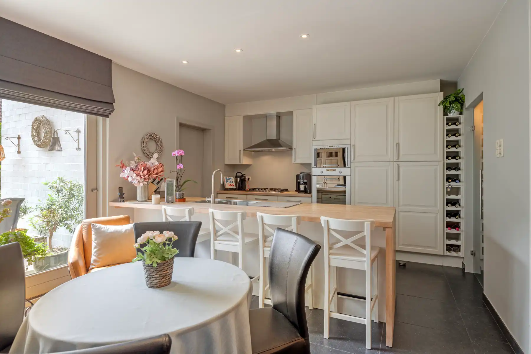 Herenhuis op toplocatie met 4 slaapkamers, garage en tuin! foto 7