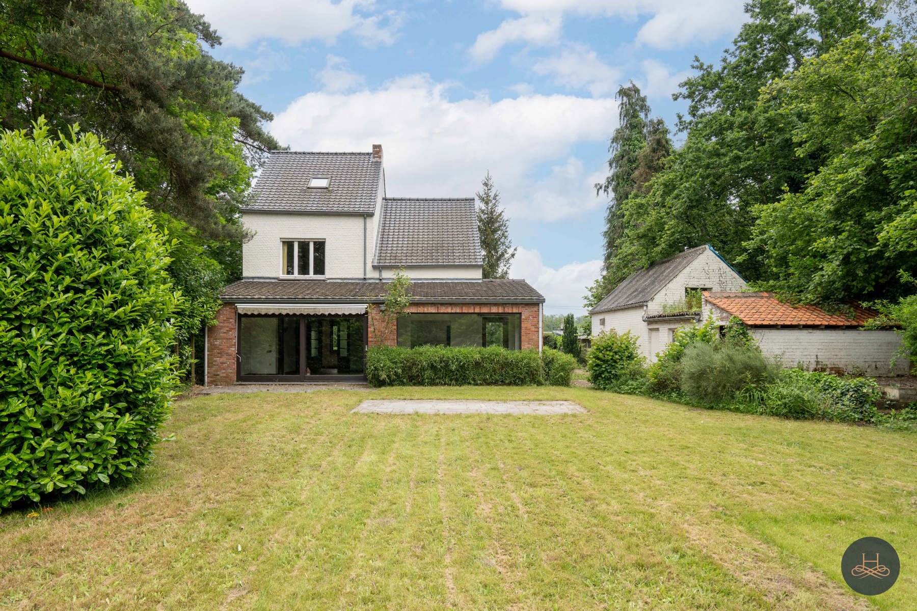 Achterliggende gezinswoning op rustgevend perceel foto 24