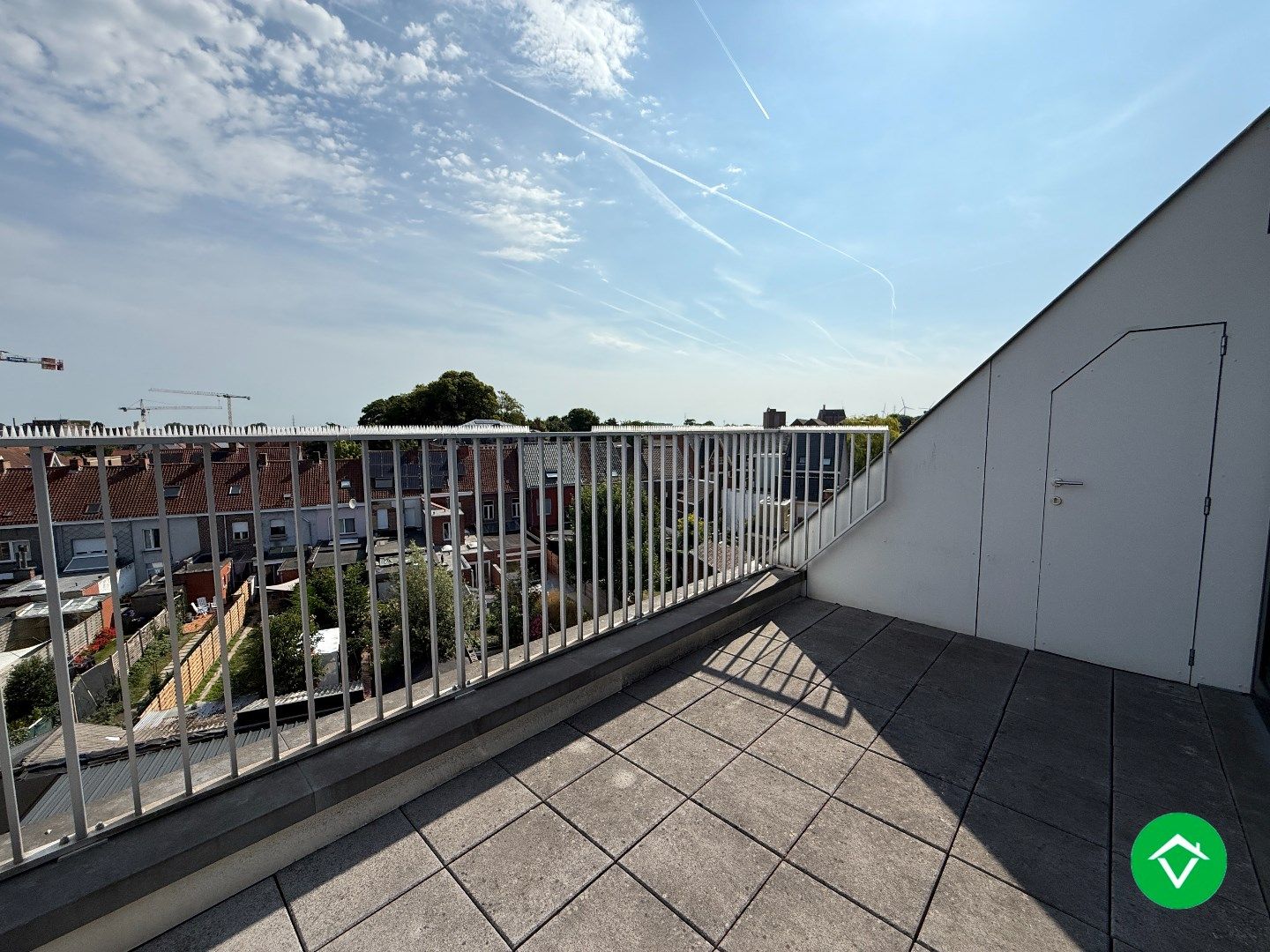 Prachtig dakappartement met twee slaapkamers, garage en twee terrassen met fenomenaal uitzicht te Roeselare foto 12