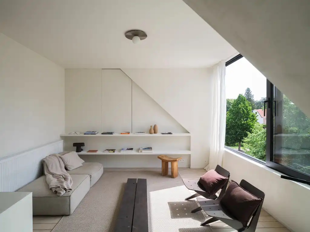 Uniek handelshuis met centrale ligging, bestaande uit een polyvalente kantoorruimte en een bovengelegen duplexappartement. foto 3