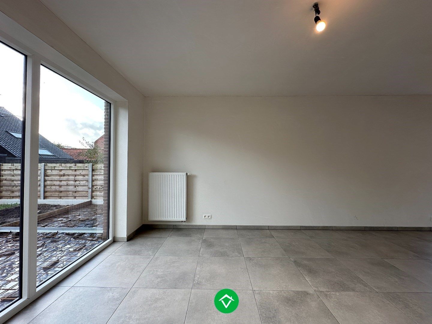 Moderne en lichtrijke nieuwbouwwoning met drie slaapkamers te Handzame (Kortemark) foto 4