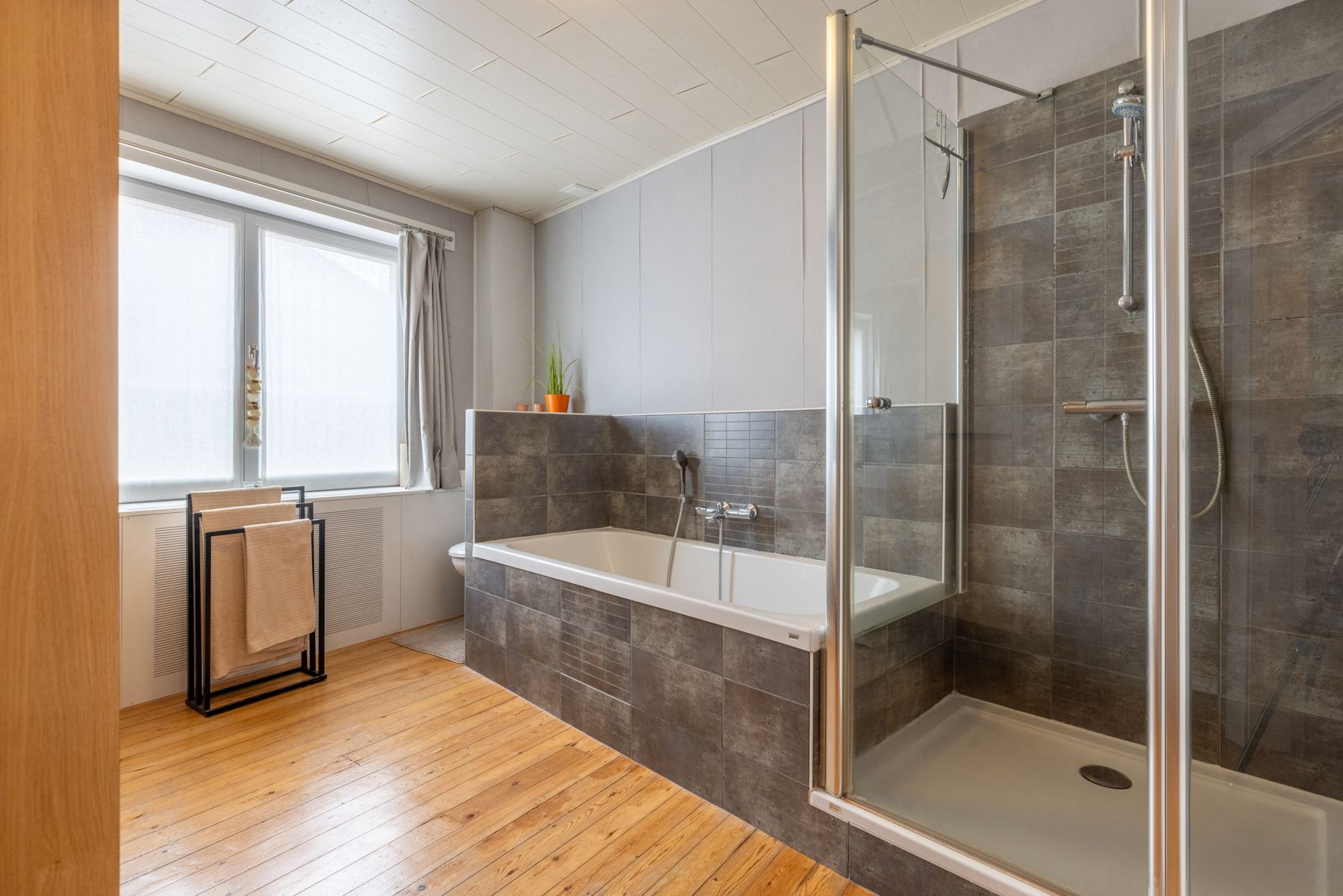 Instapklare woning met tuin in hartje Melle! foto 12