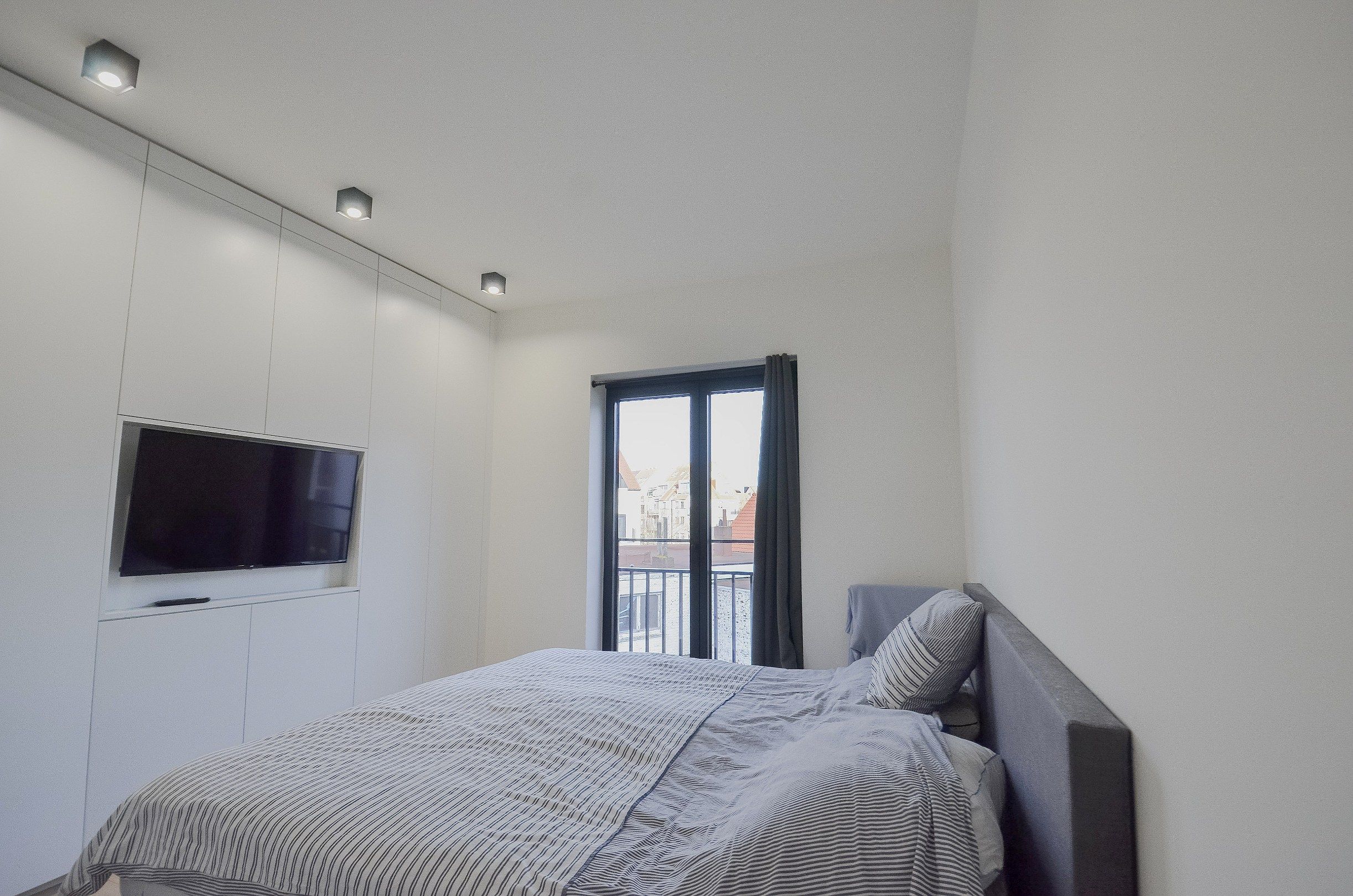 Appartement met gevelbreedte van ongeveer 5,2 meter en een ruim zonnig terras. foto 15