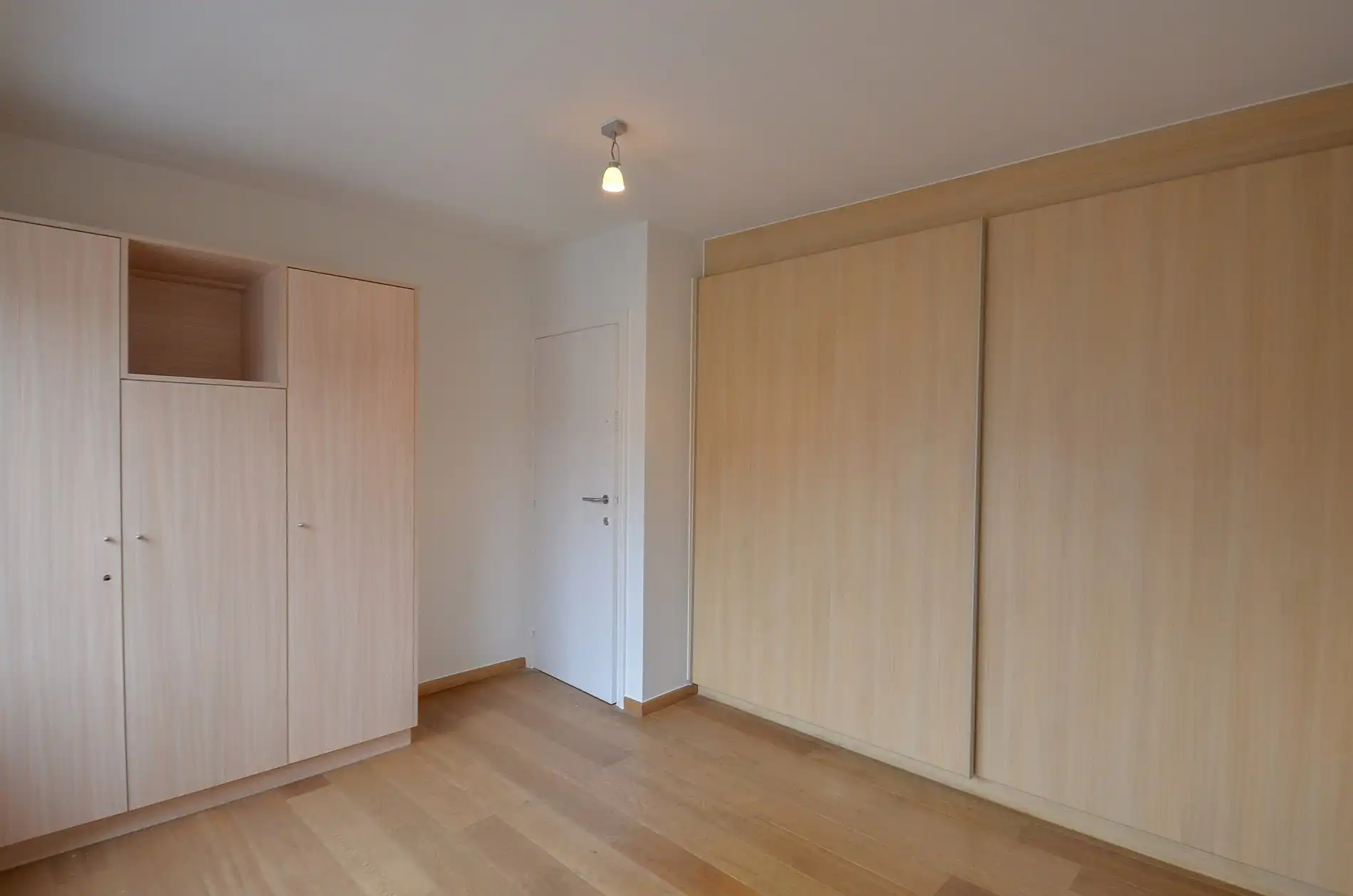 Ruime woning met ruime terrassen en een inpandige garage gelegen nabij de keuvelhoekstraat. foto 15