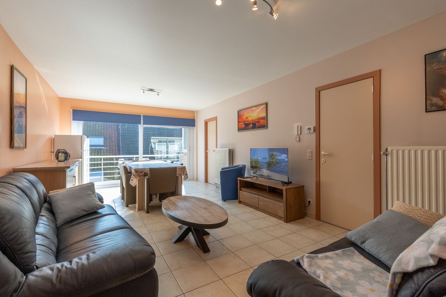 Instapklaar gemeubeld appartement met twee slaapkamers in het hartje van Blankenberge. In het commercieel centrum. Dichtbij de Dijk en het strand. foto 3