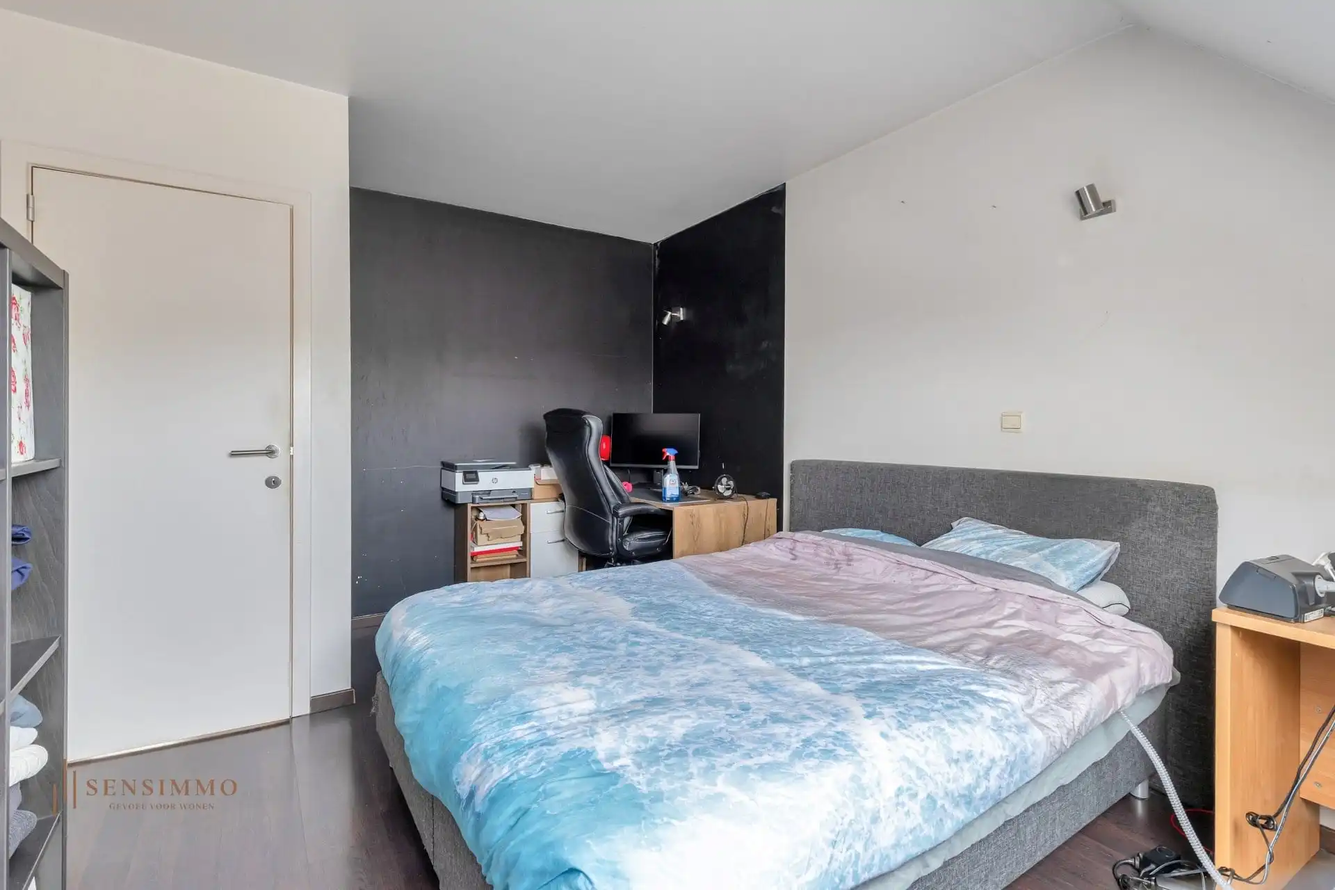 RUIM DUPLEX-APPARTEMENT VLAKBIJ CENTRUM MET 3 SLP, TERRAS, 2 AUTOSTAANPLAATSEN + 2 BERGINGEN foto 14