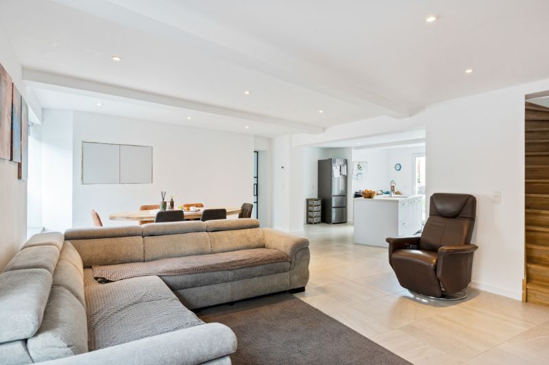 Instapklare woning met 4 slaapkamers en zonnige tuin foto 6