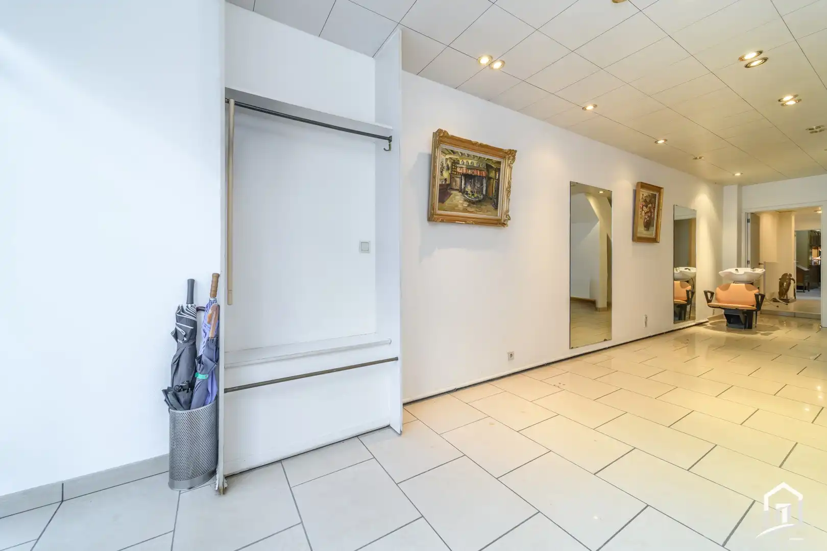 Multifunctionele woning met ruime garage foto 4