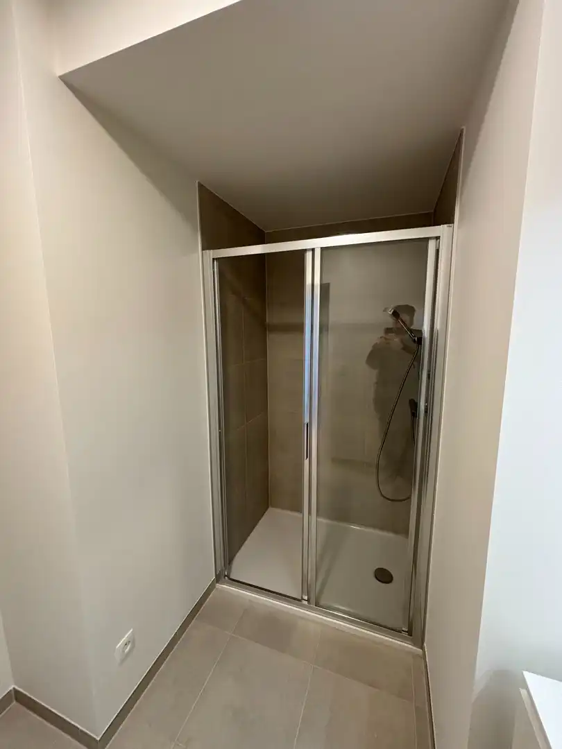 Nieuwbouw 2-slaapkamerappartement met terras foto 15