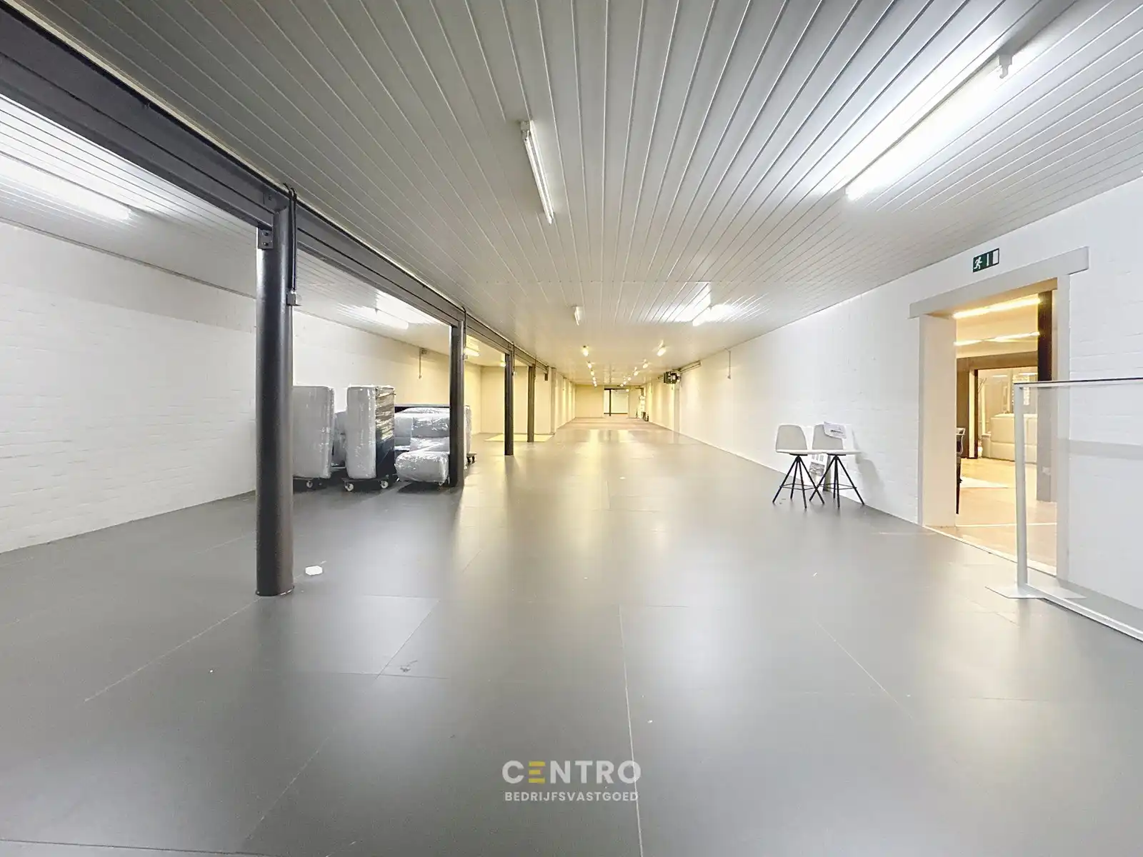 instapklare BAANWINKEL/HANDELSPAND met ruime, private parkeergelegenheid voor de deur. Grondopp.: 3.961m² foto 8