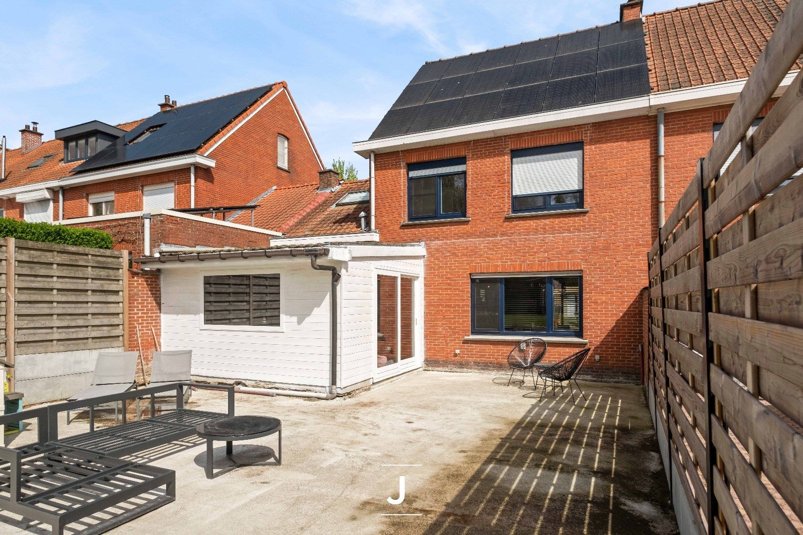 Instapklare gezinswoning met vier slaapkamers, zonnige tuin, grote garage en tal van extra’s – volledig gerenoveerd in 2019 foto 28