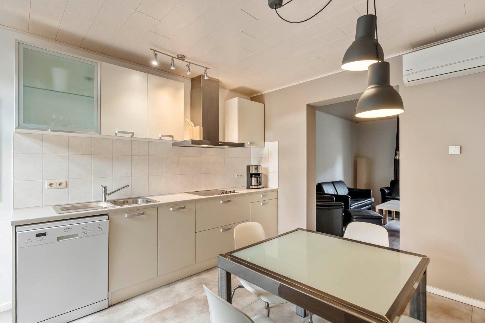 Energiezuinig 1-slaapkamerappartement met private toegang en knusse patio, centrum  Opglabbeek - interessante investeringsopportuniteit. foto 6