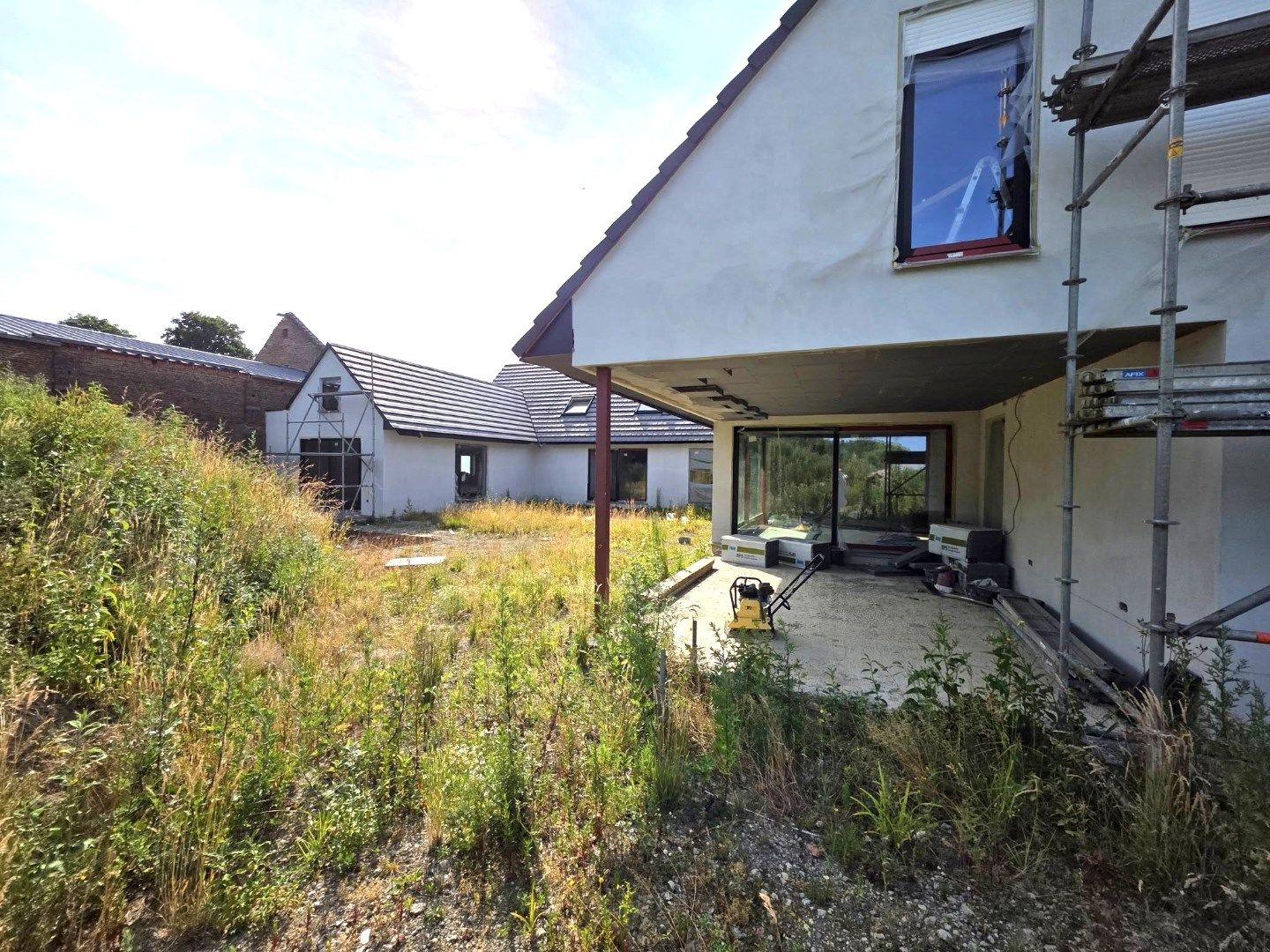 Ruime nieuwbouwvilla + hangar. foto 23