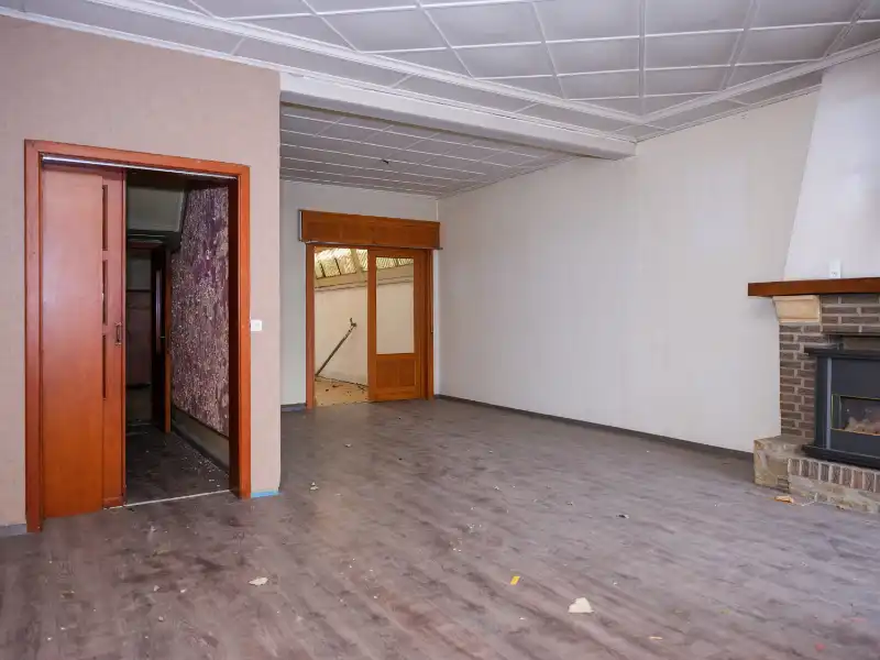 Te renoveren pand met garage en uitweg achteraan vlak bij het station van Ingelmunster foto 2