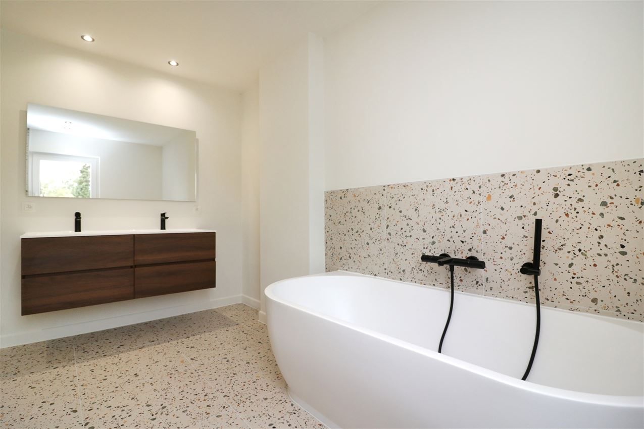 Hoogwaardig gerenoveerde stadswoning met 3slk en tuintje foto 17