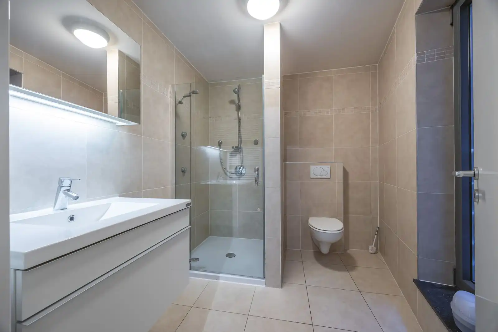 Zongericht appartement met 1 slpk, pal aan het strand! foto 8