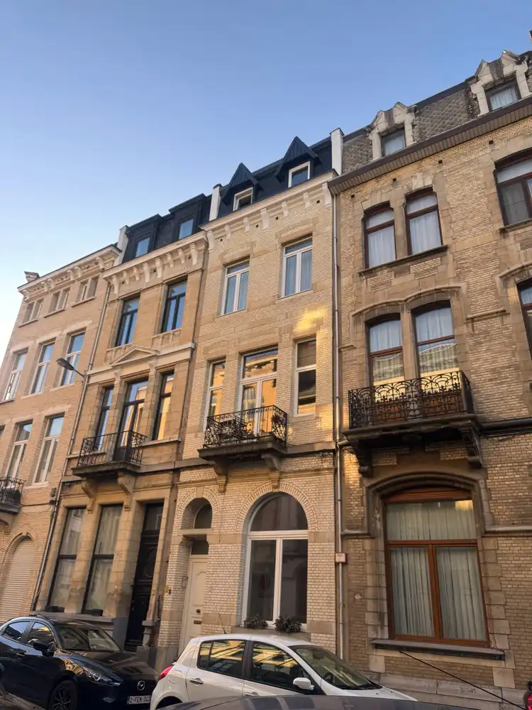 Charmant en volledig gerenoveerd 1-slaapkamerappartement in 2018 Antwerpen foto {{pictureIndex}}