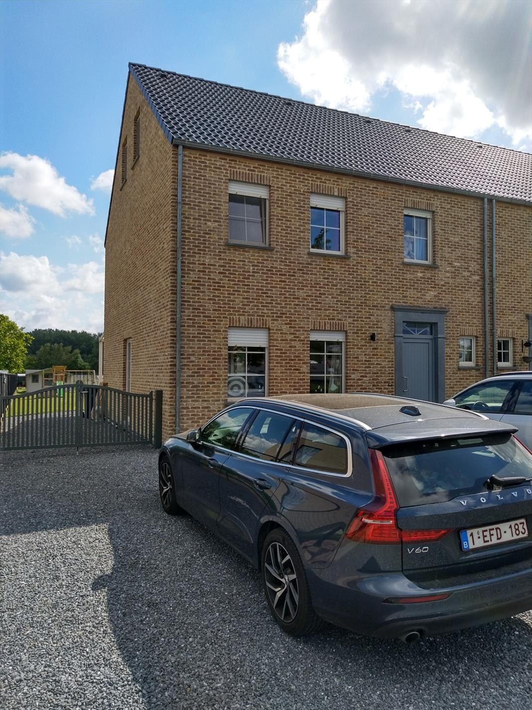 recente 3-gevelwoning met tuin foto {{pictureIndex}}