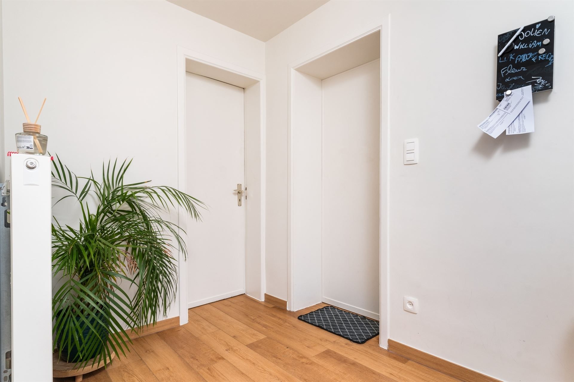 Gelijkvloers app met tuin, garage en carport! foto 4